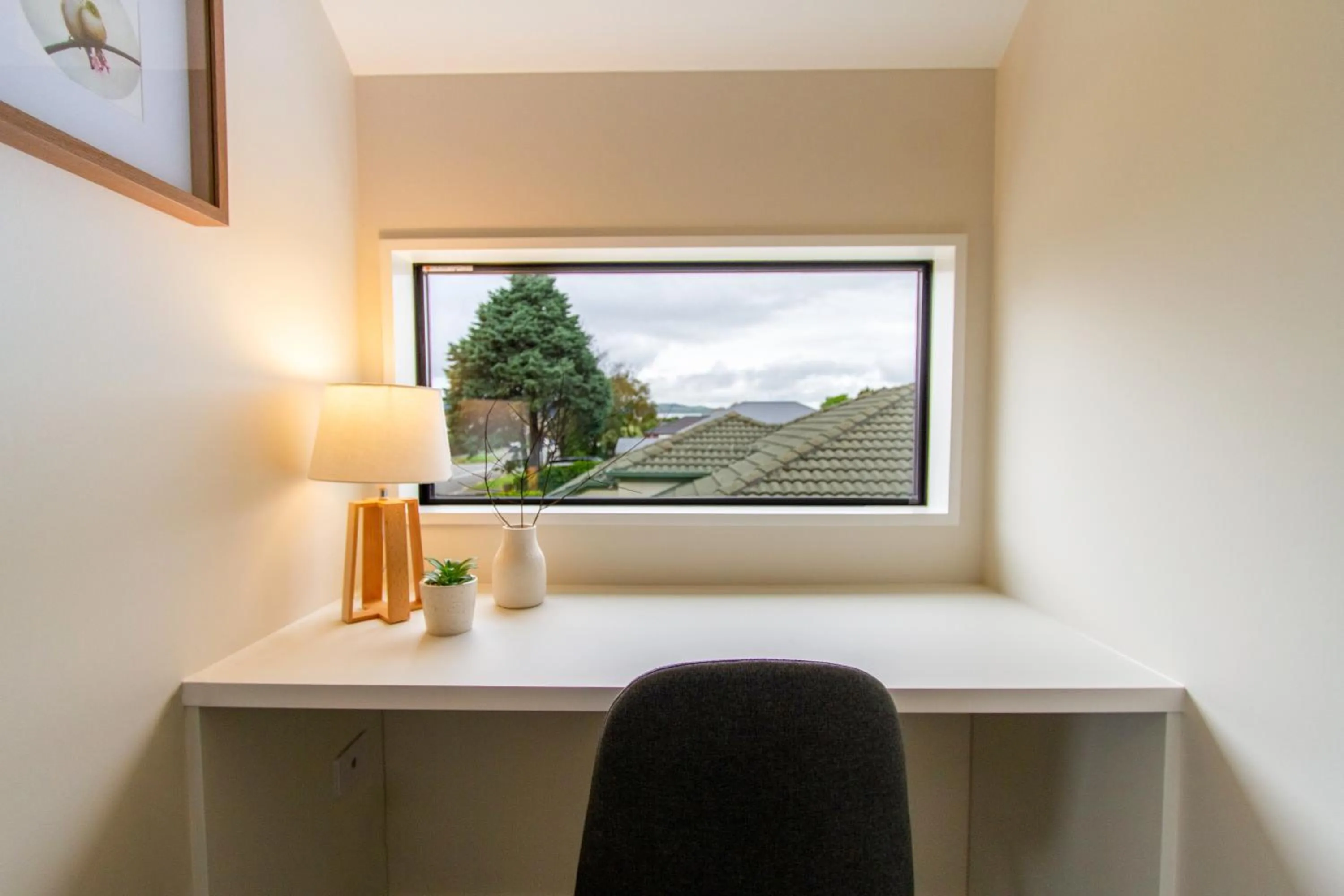 hair dresser in 3 Bed 2.5 Bath Riccarton W/Games room