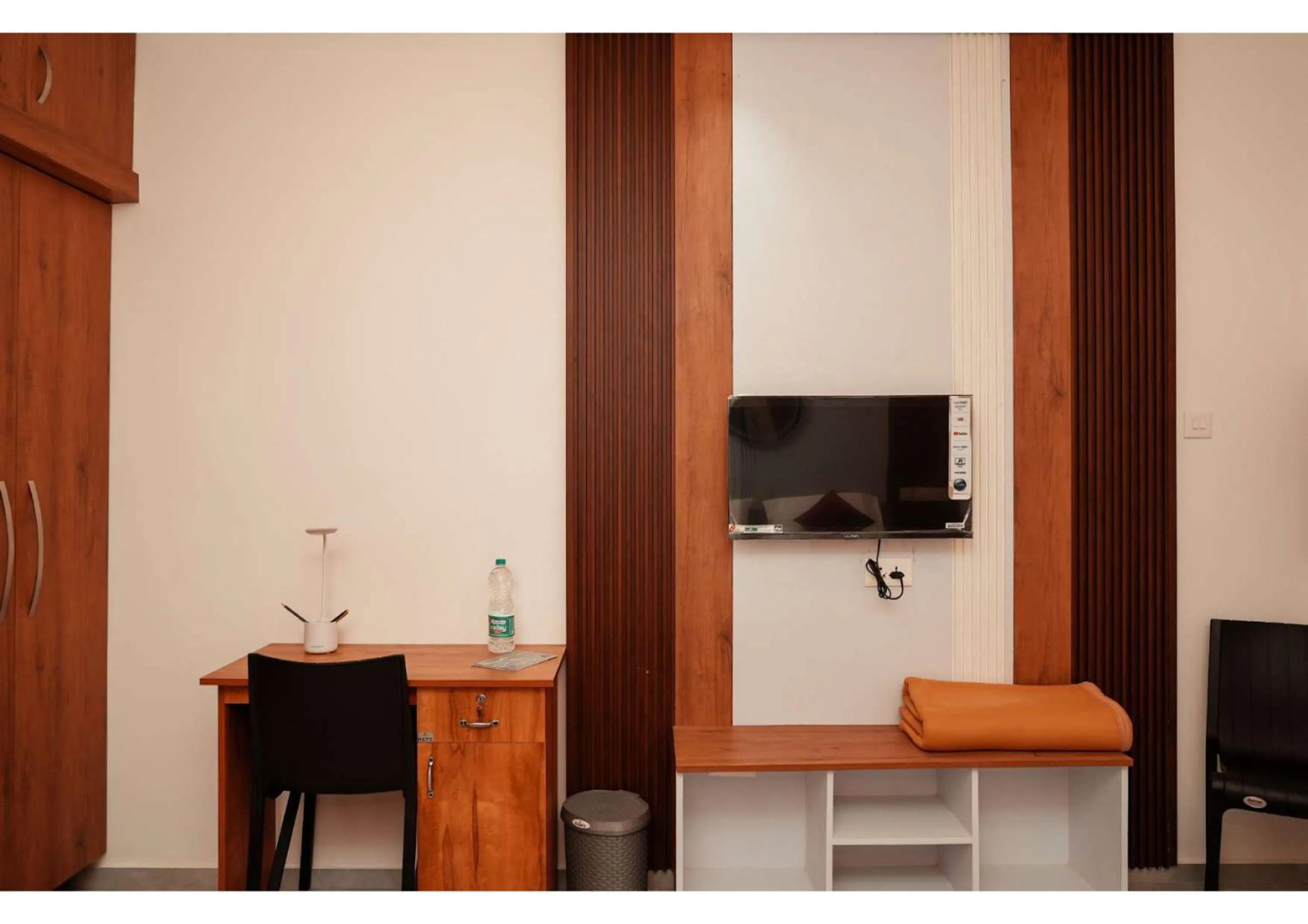 TV and multimedia in Kalloos Island Backwater Resort