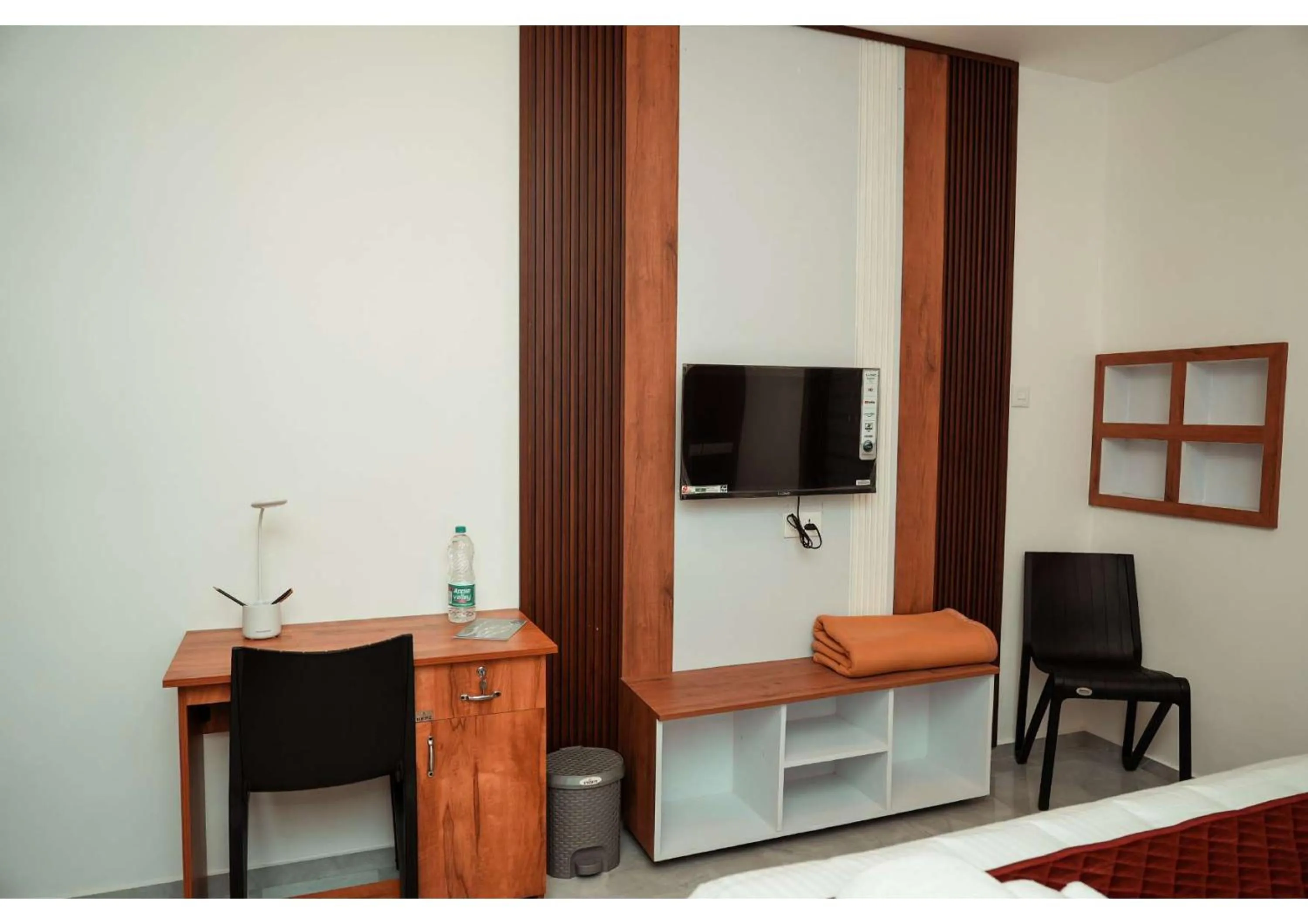 TV and multimedia in Kalloos Island Backwater Resort