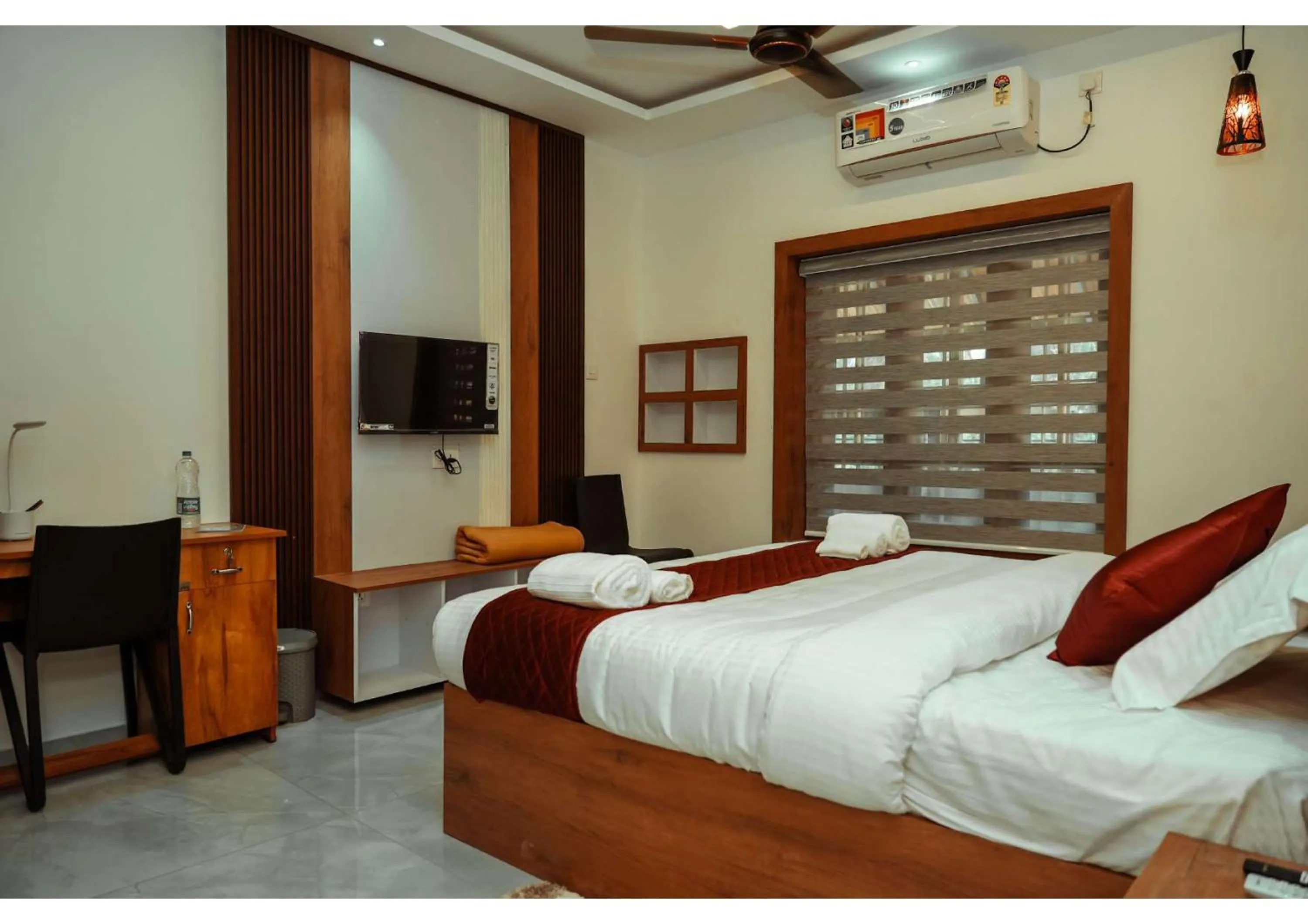 Bed in Kalloos Island Backwater Resort