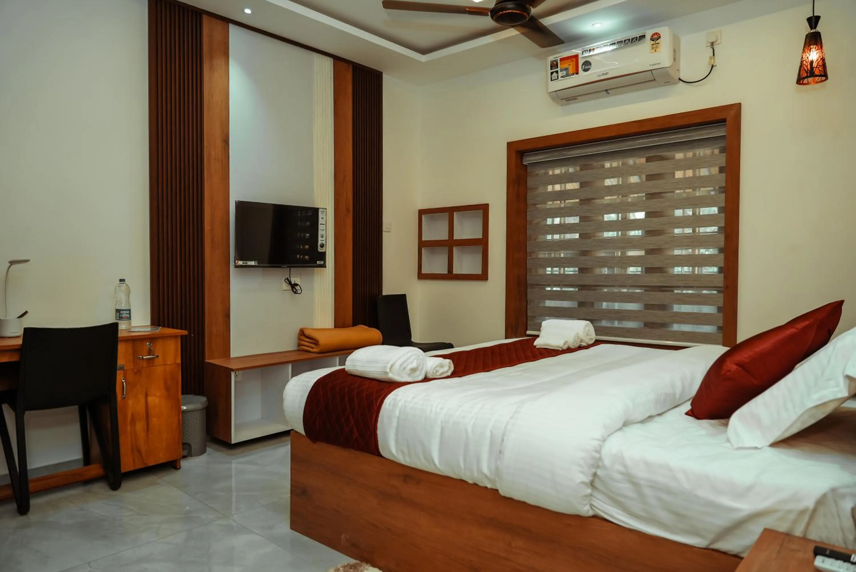 Bed in Kalloos Island Backwater Resort