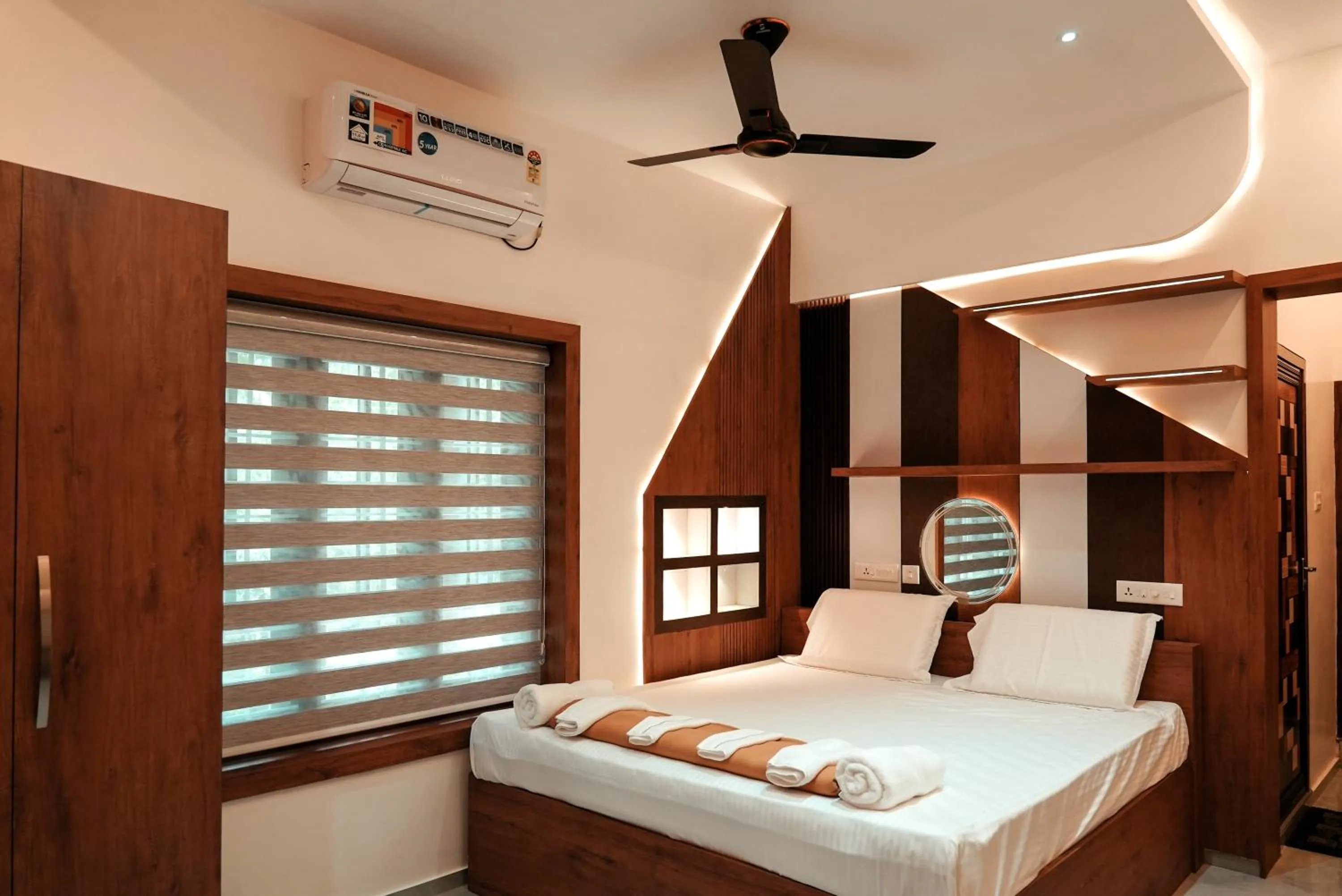 Bed in Kalloos Island Backwater Resort