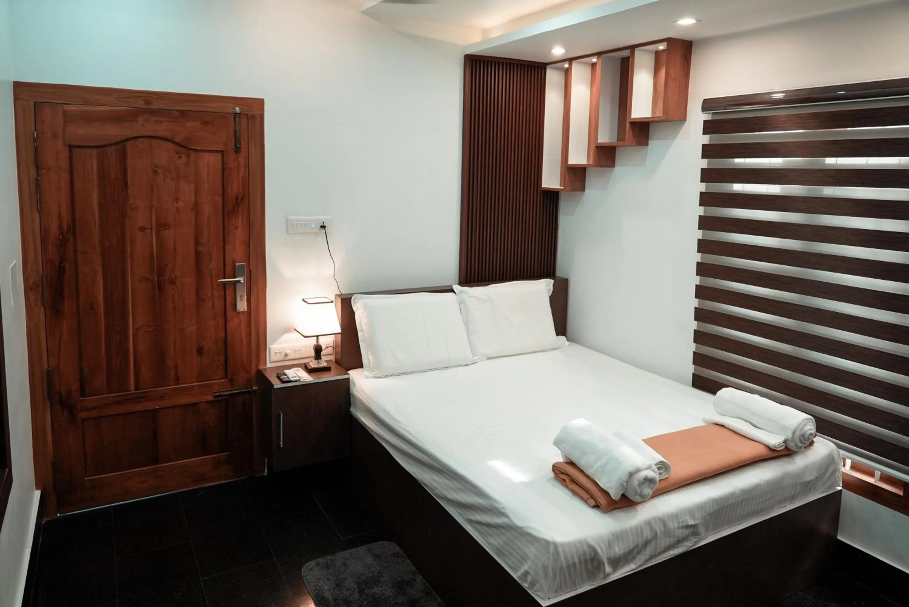 Bedroom, Bed in Kalloos Island Backwater Resort