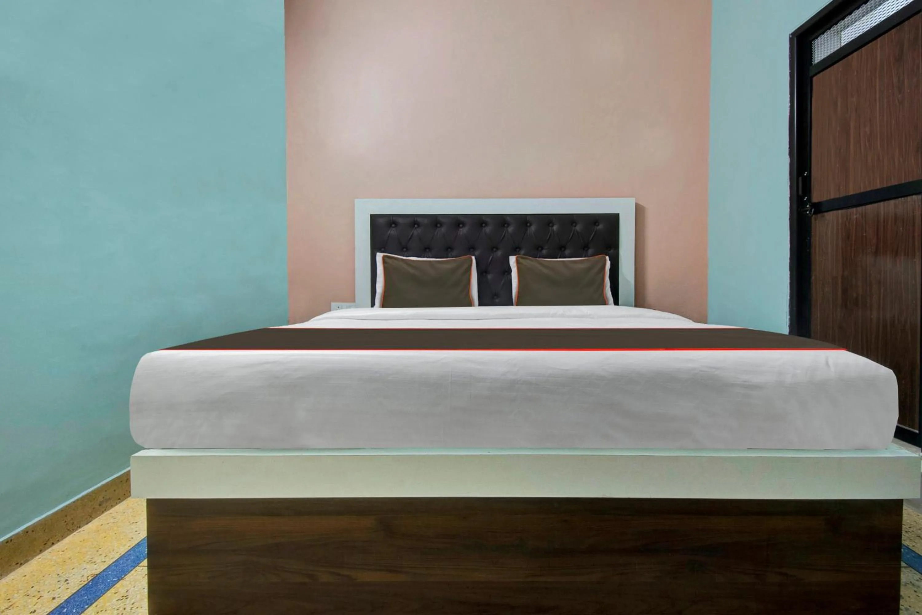 Bedroom, Bed in Hotel O The Legent Hotel