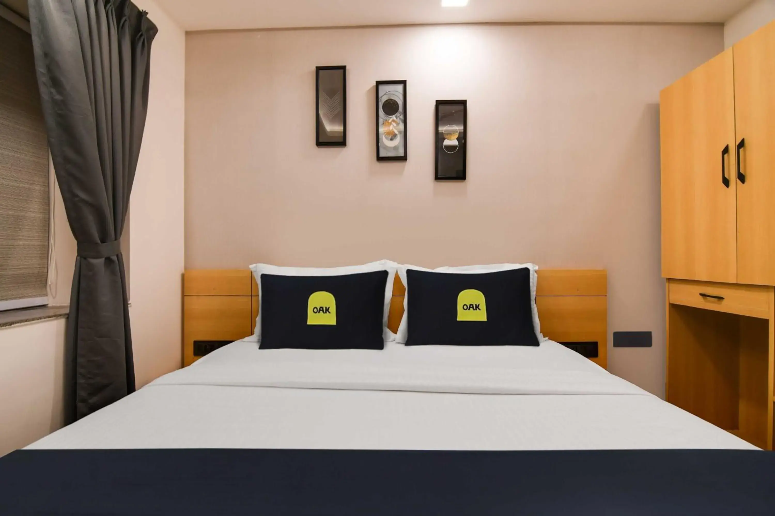 Bedroom, Bed in Super Townhouse Oak Sayhallo Ecstasy Bedroom, Bed in Super Townhouse Oak Sayhallo Ecstasy