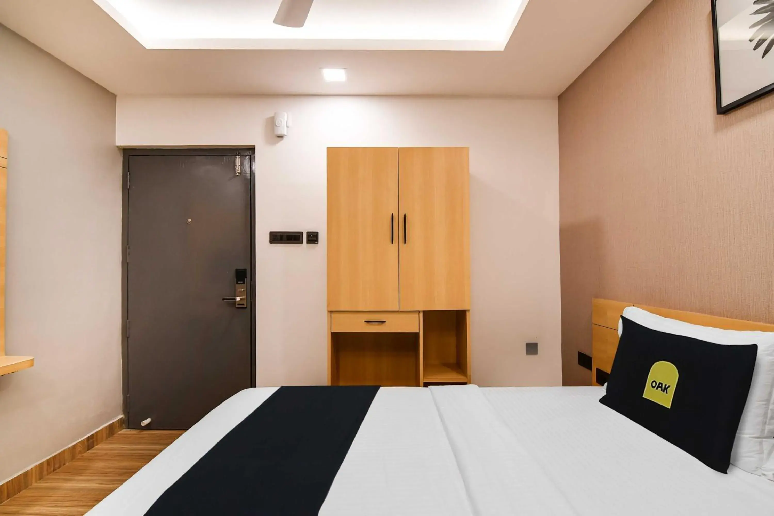 Bedroom, Bed in Super Townhouse Oak Sayhallo Ecstasy Bedroom, Bed in Super Townhouse Oak Sayhallo Ecstasy