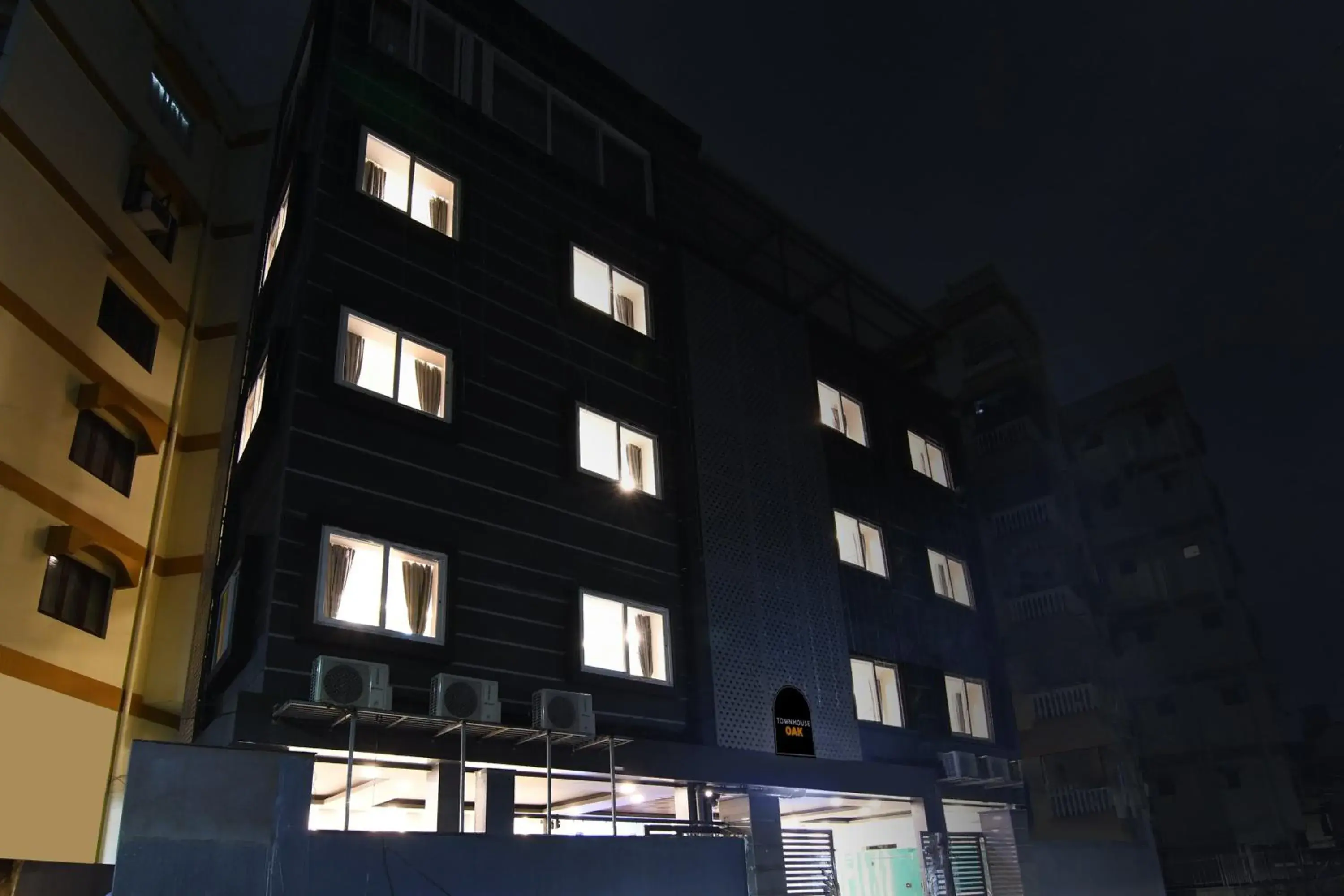 Facade/entrance in Super Townhouse Oak Sayhallo Ecstasy Facade/entrance in Super Townhouse Oak Sayhallo Ecstasy