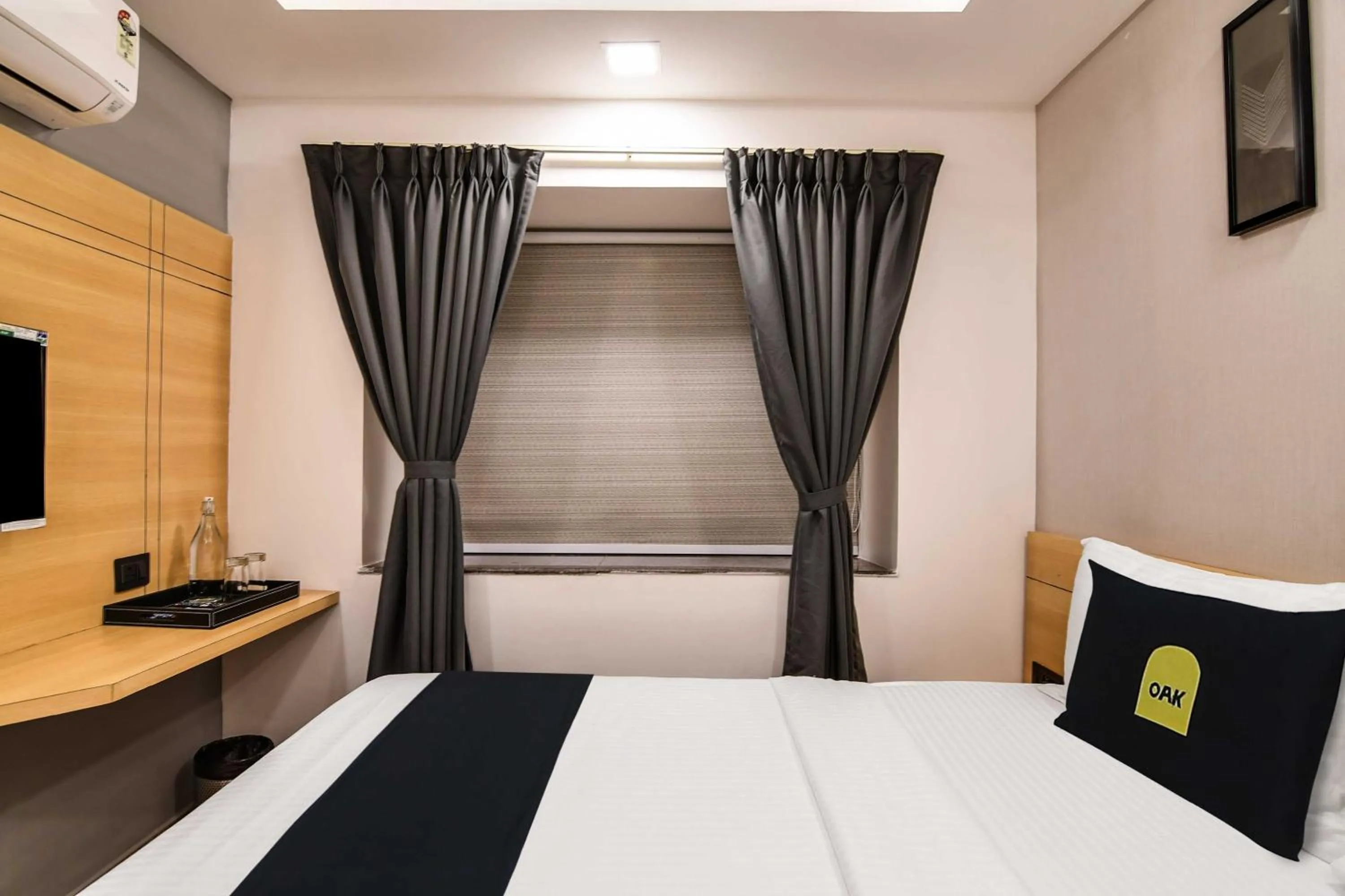 Bedroom, Bed in Townhouse Oak Ecstasy