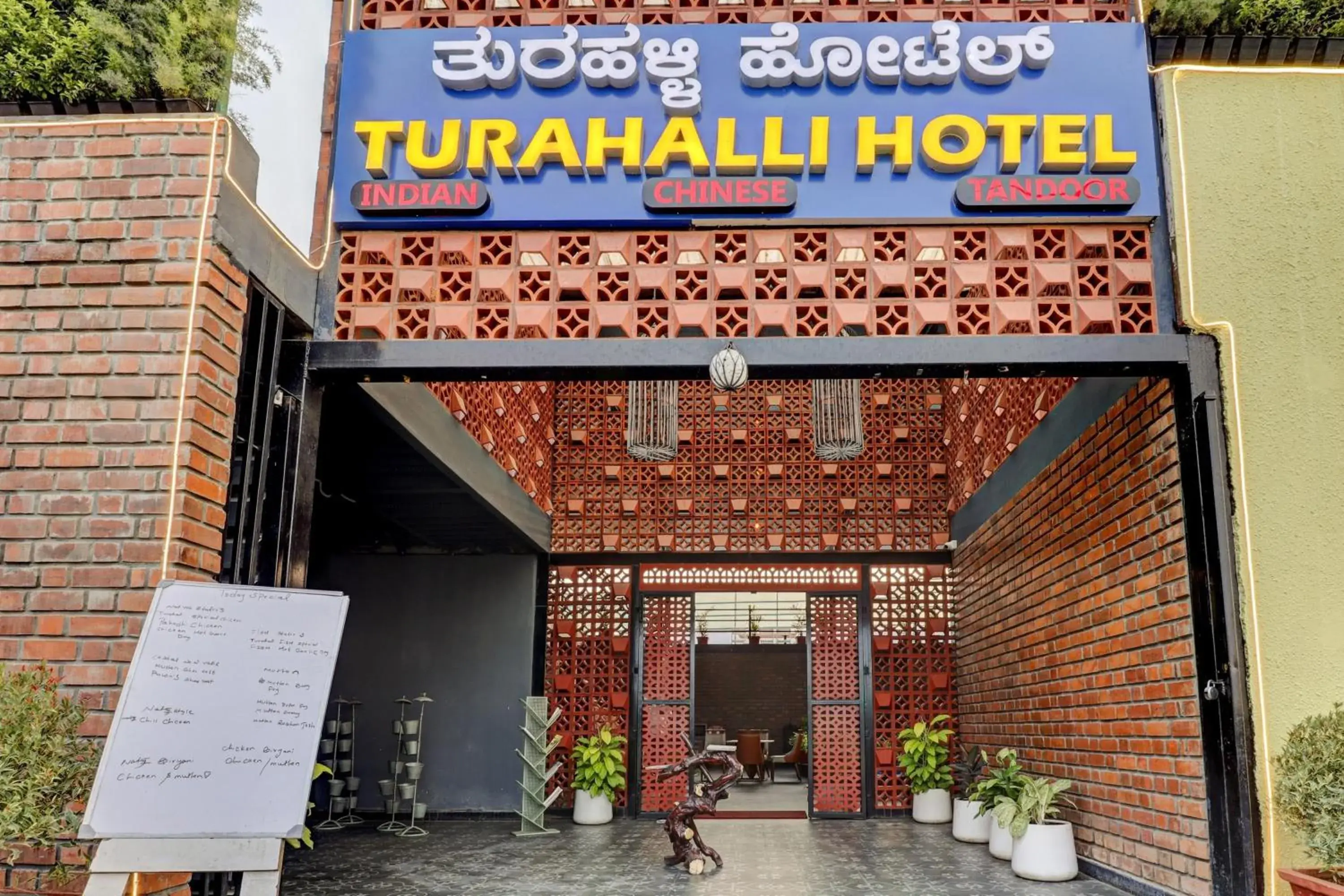 Facade/entrance in Hotel O Turahalli Facade/entrance in Hotel O Turahalli