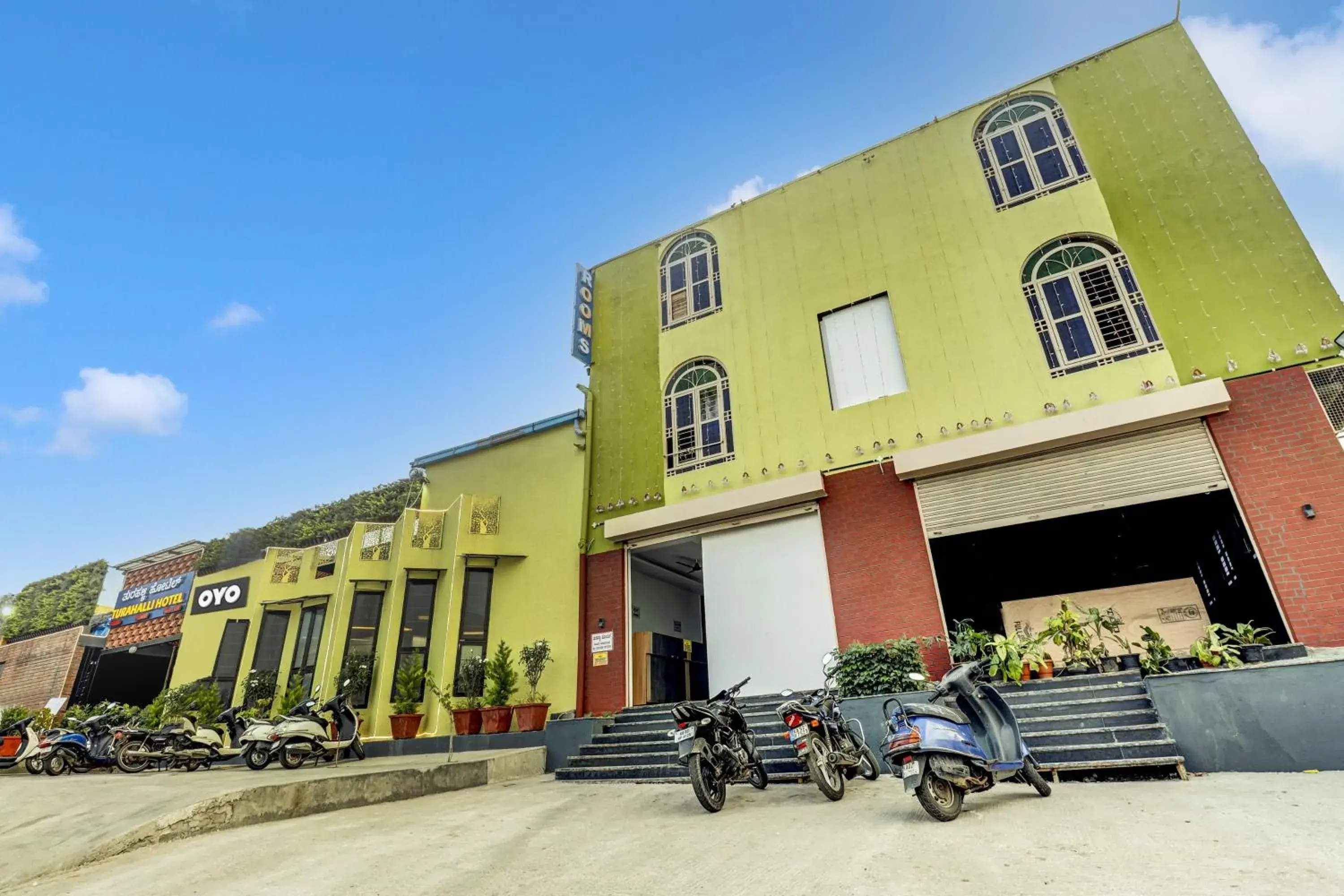 Facade/entrance in Hotel O Turahalli Facade/entrance in Hotel O Turahalli