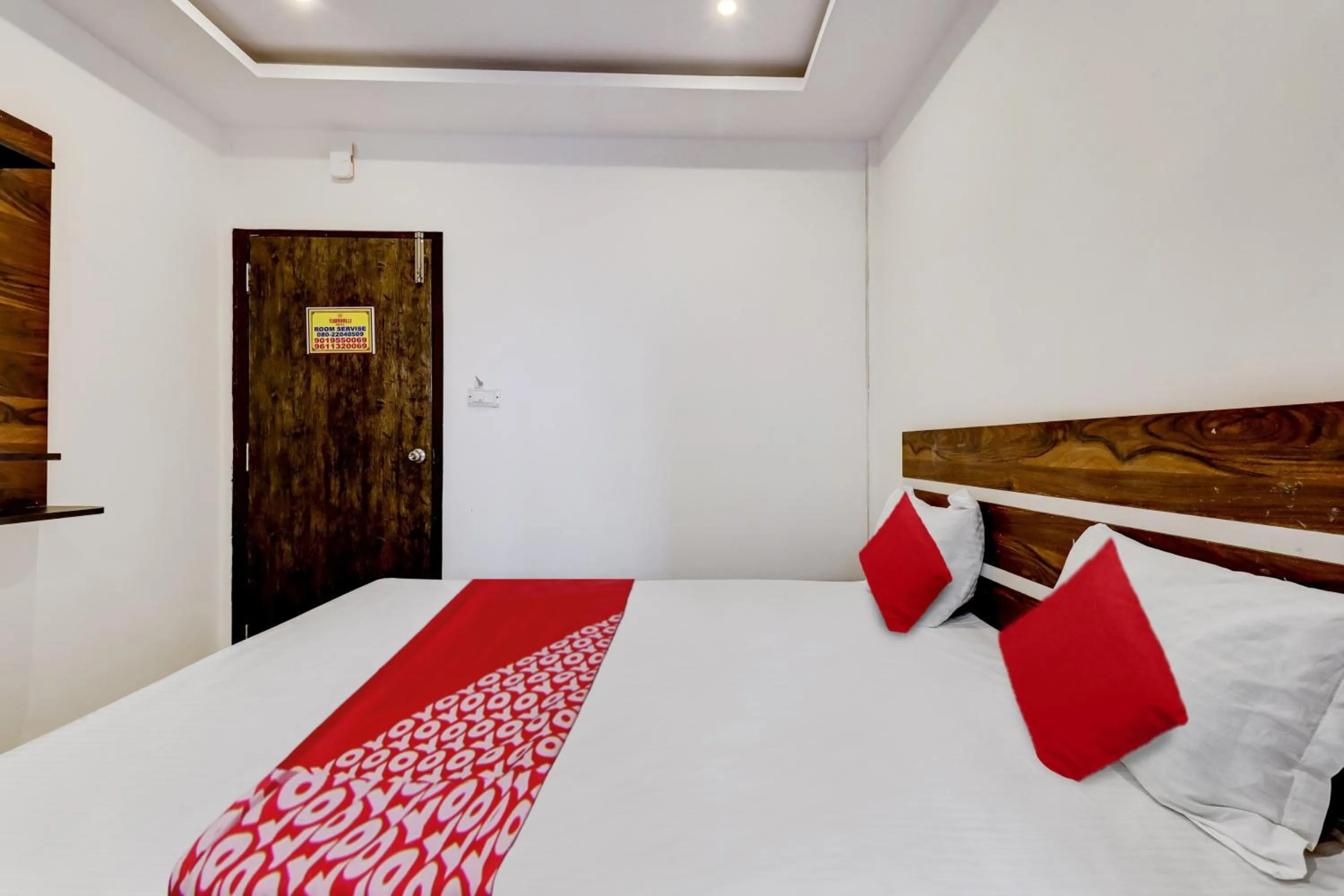 Lobby or reception, Bed in Hotel O Turahalli
