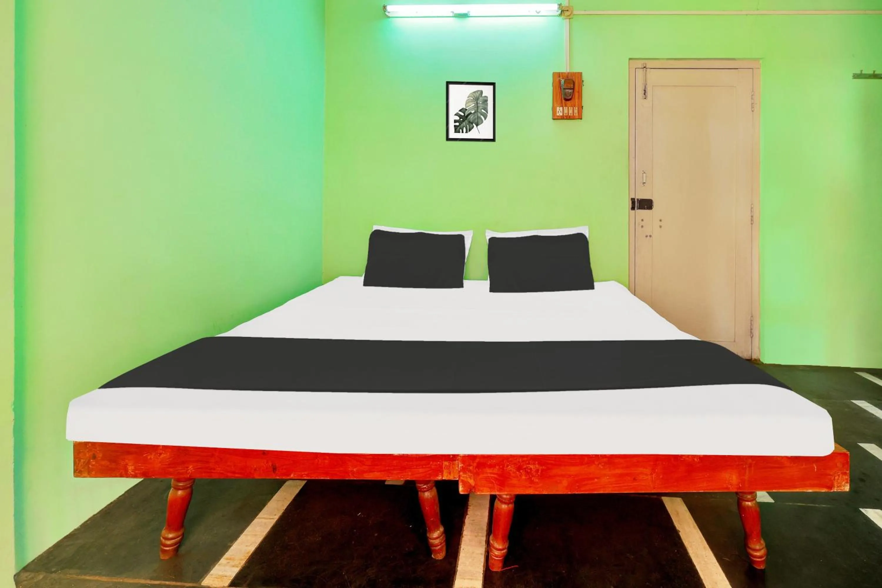 Facade/entrance, Bed in Hotel O RK HOTEL