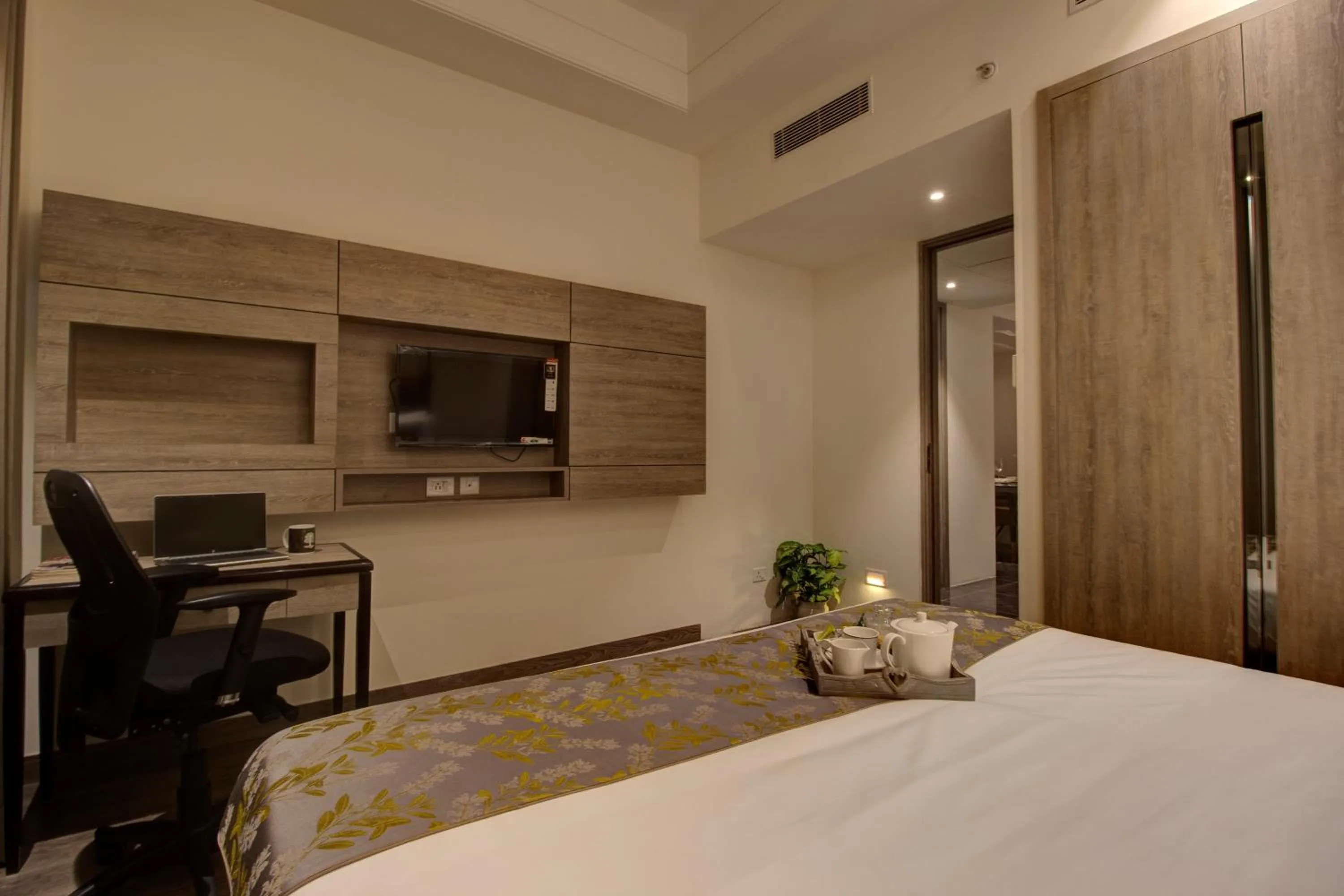 Bedroom, Bed in Rhythm Gurugram Hotel & Suites, Sohna Road
