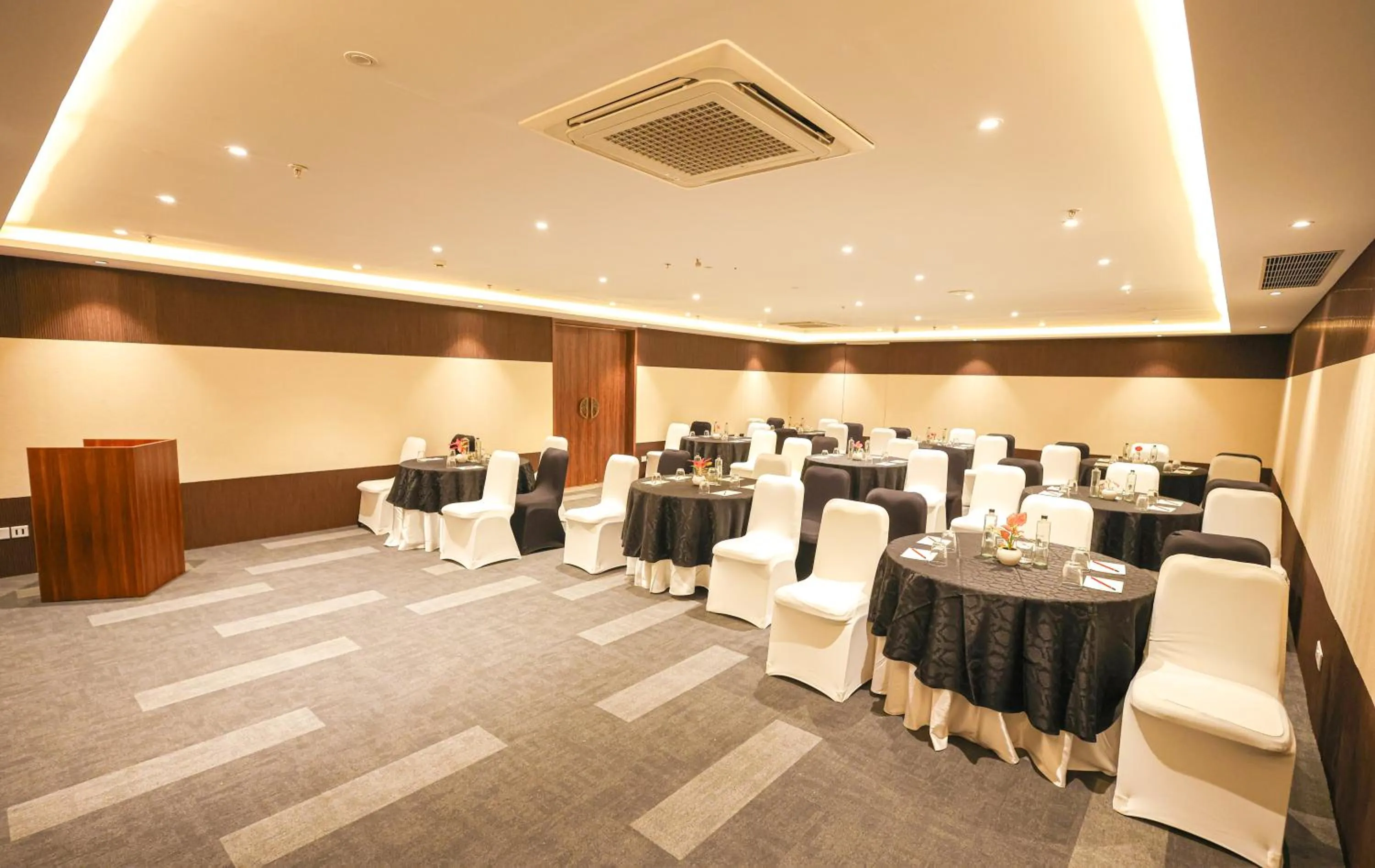 Banquet/Function facilities in Rhythm Gurugram Hotel & Suites, Sohna Road