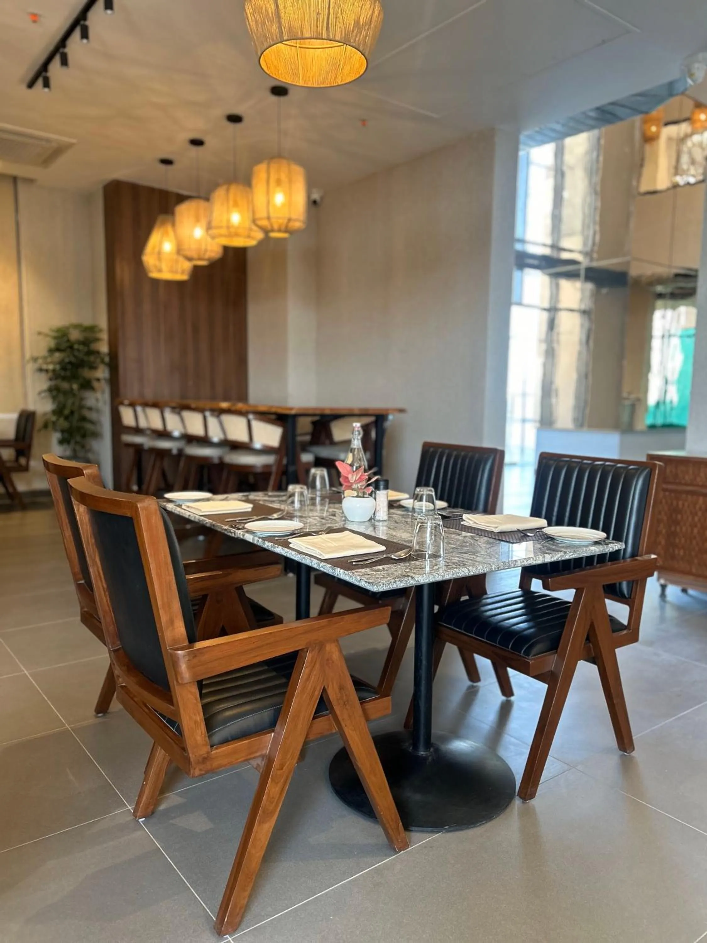 Restaurant/places to eat in Rhythm Gurugram Hotel & Suites, Sohna Road