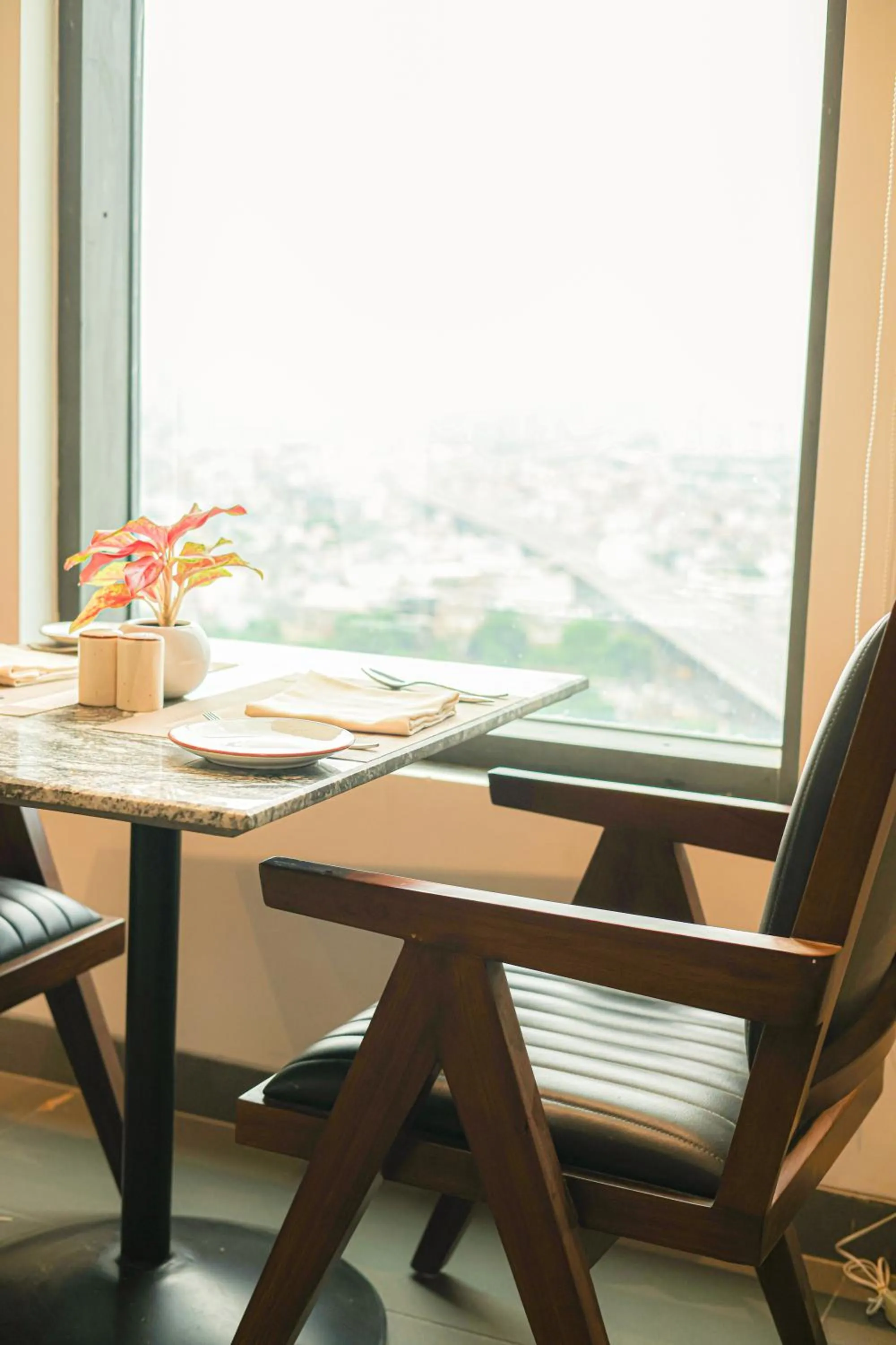 Restaurant/places to eat in Rhythm Gurugram Hotel & Suites, Sohna Road