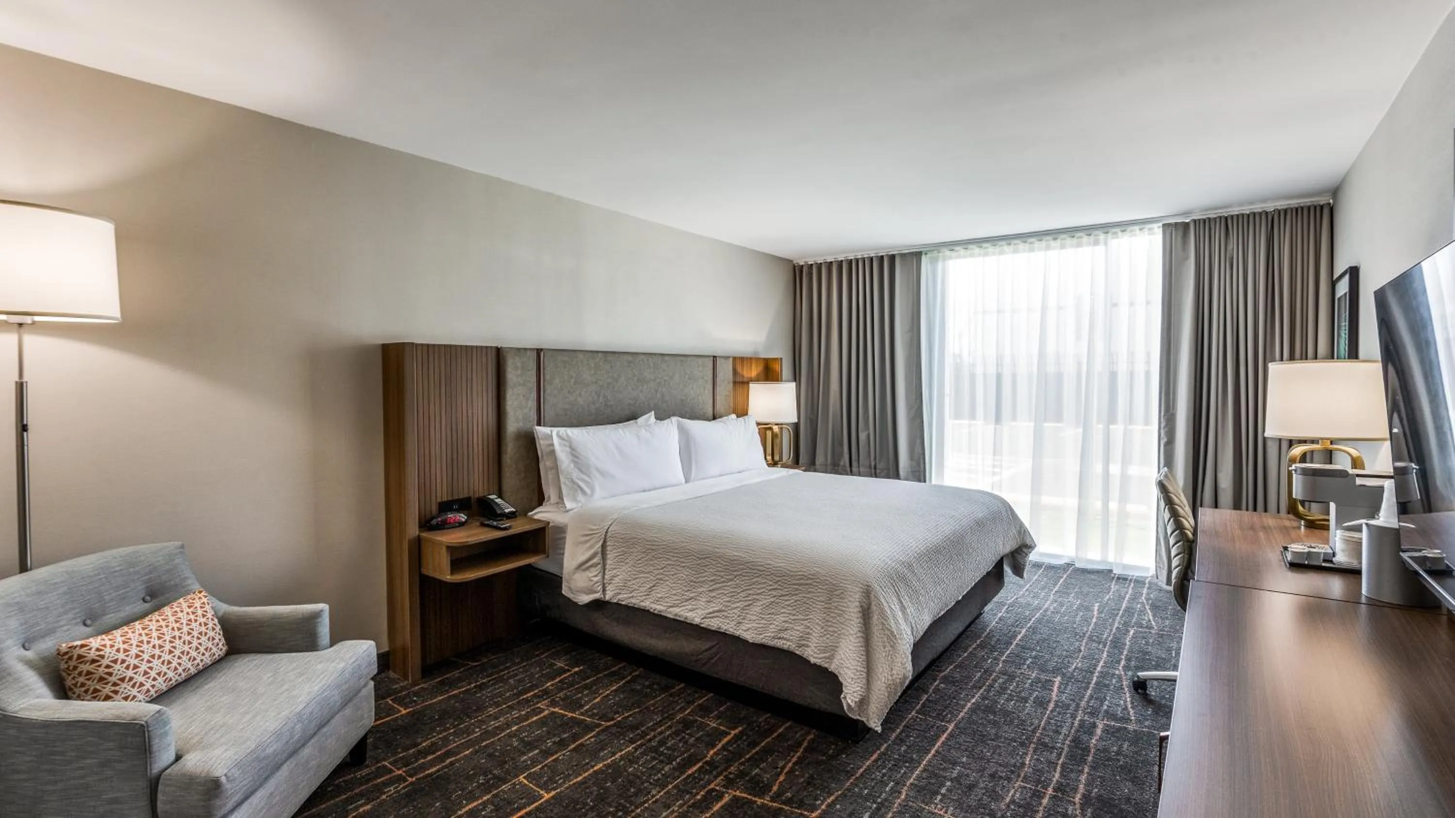 Photo of the whole room, Bed in Holiday Inn Dallas Market Ctr Love Field by IHG