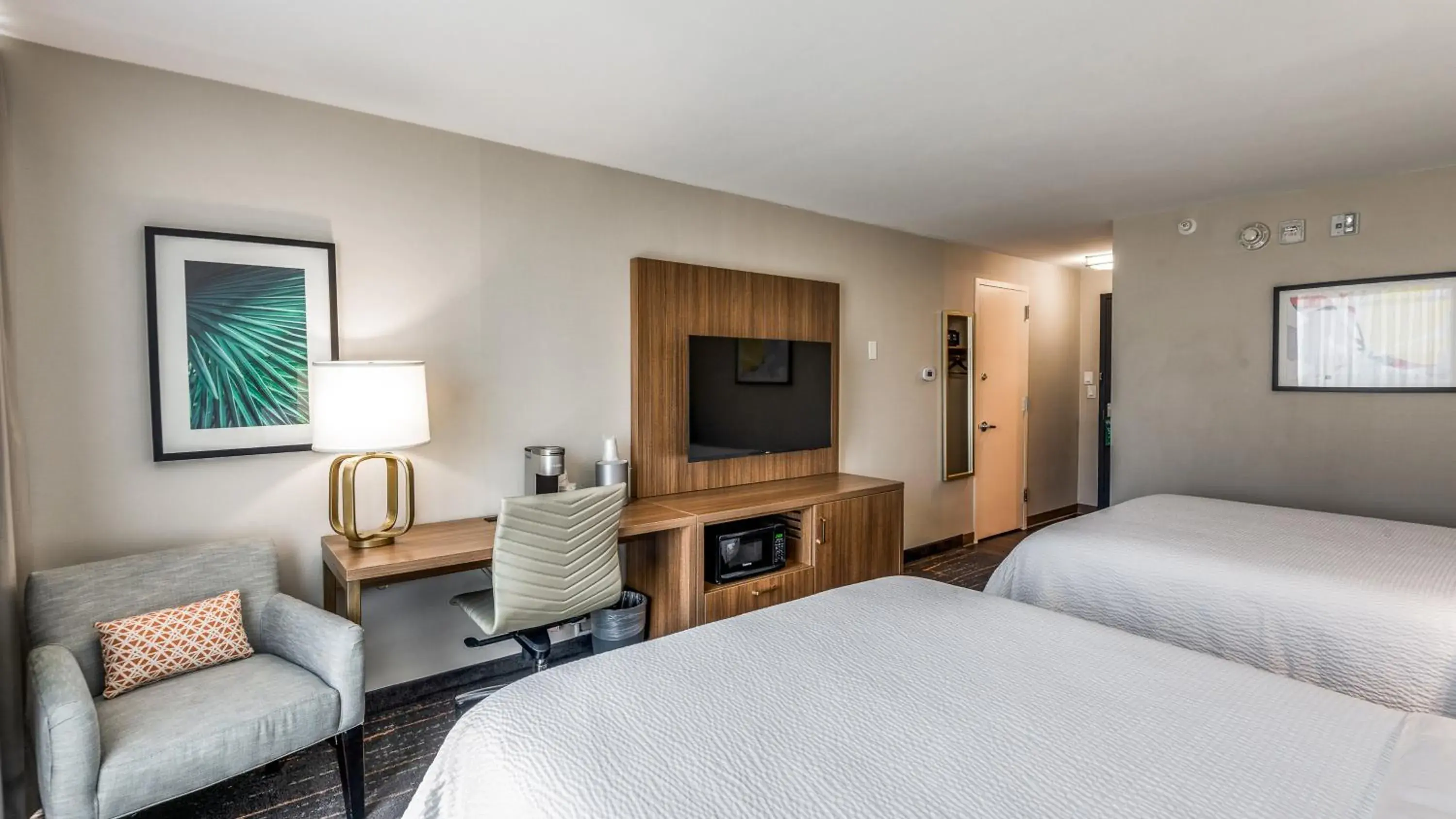 Photo of the whole room, Bed in Holiday Inn Dallas Market Ctr Love Field by IHG Photo of the whole room, Bed in Holiday Inn Dallas Market Ctr Love Field by IHG