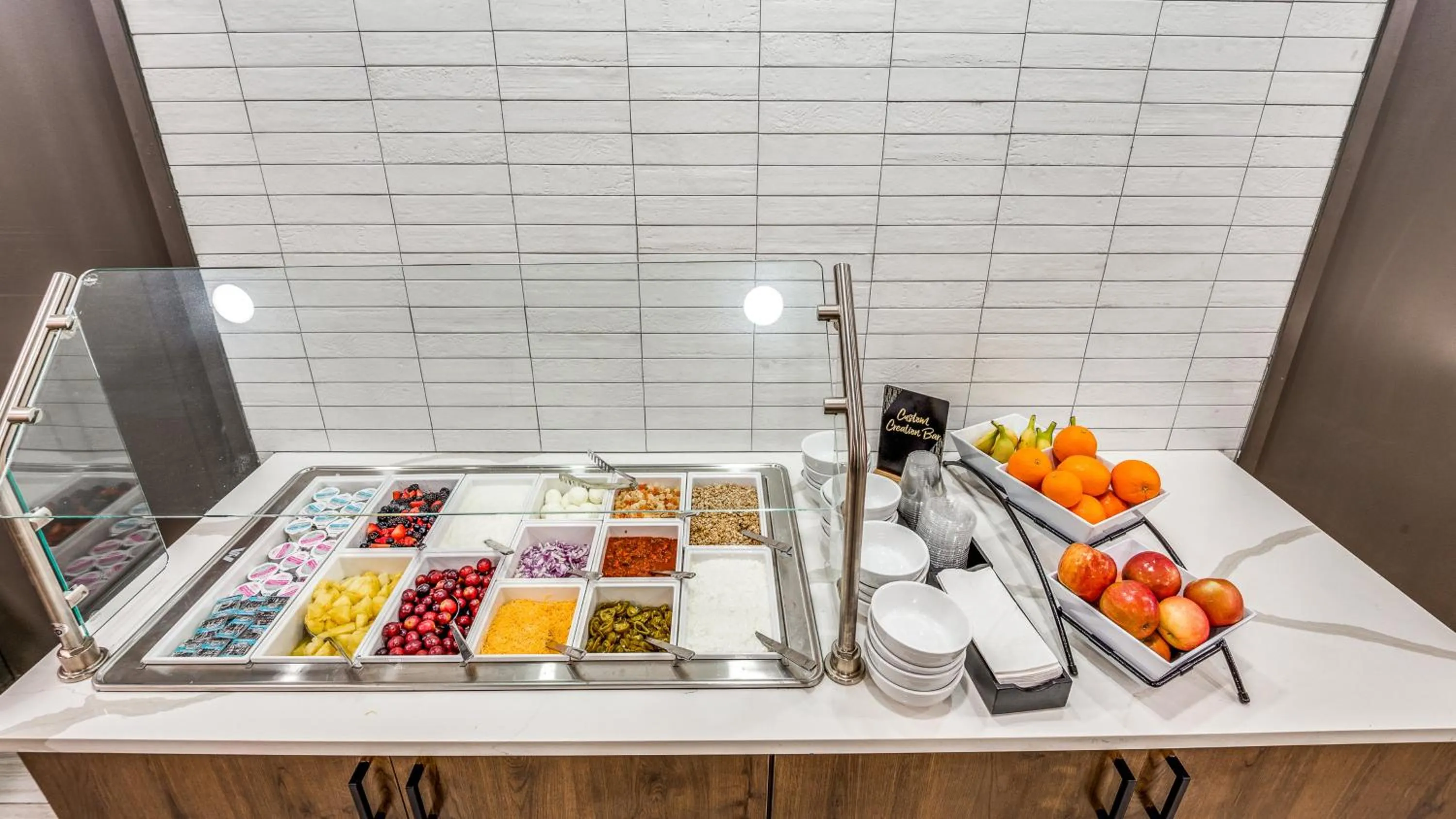 Breakfast in Holiday Inn Dallas Market Ctr Love Field by IHG