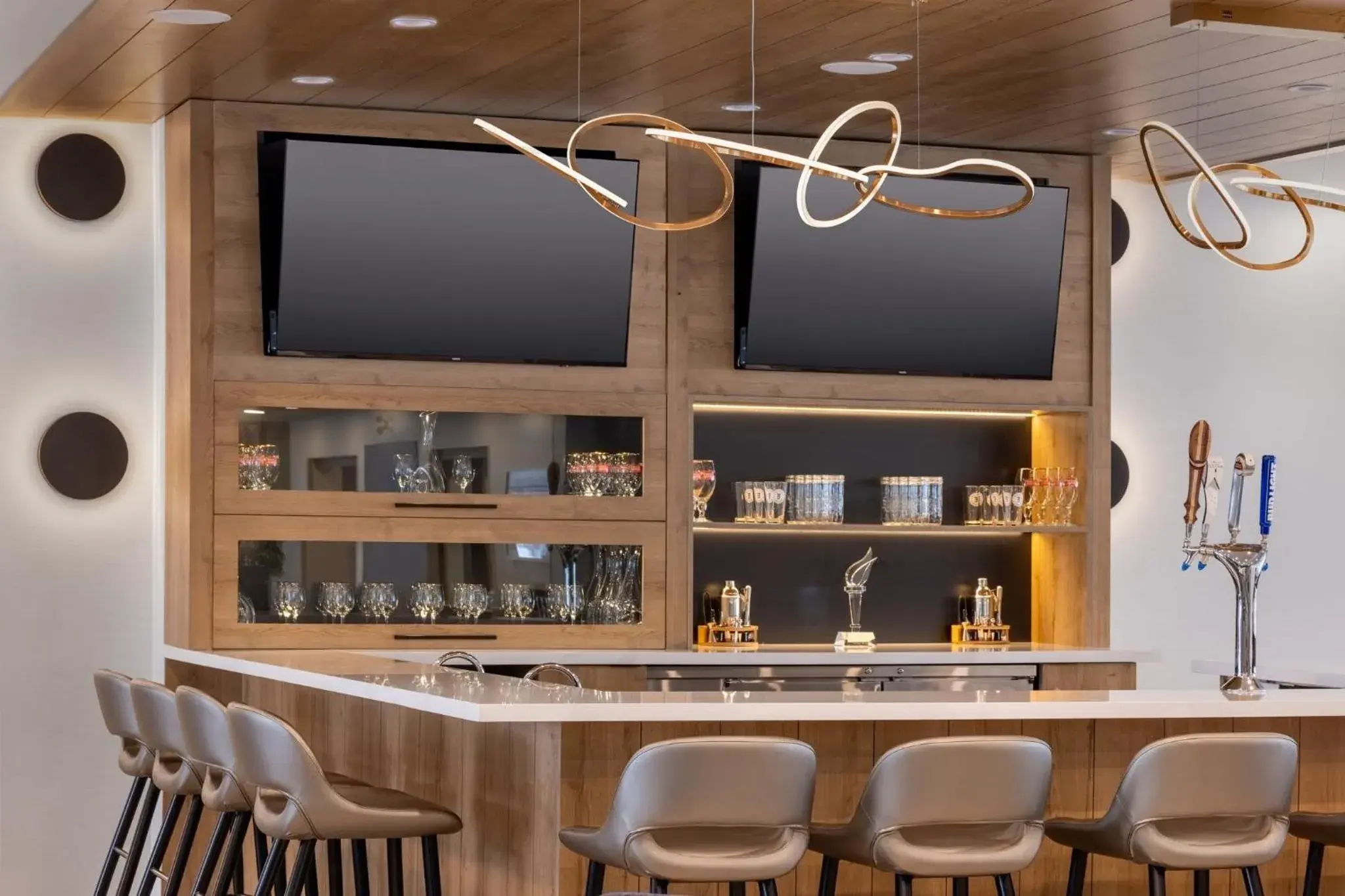 Lounge or bar in Staybridge Suites Port Elgin by IHG Lounge or bar in Staybridge Suites Port Elgin by IHG