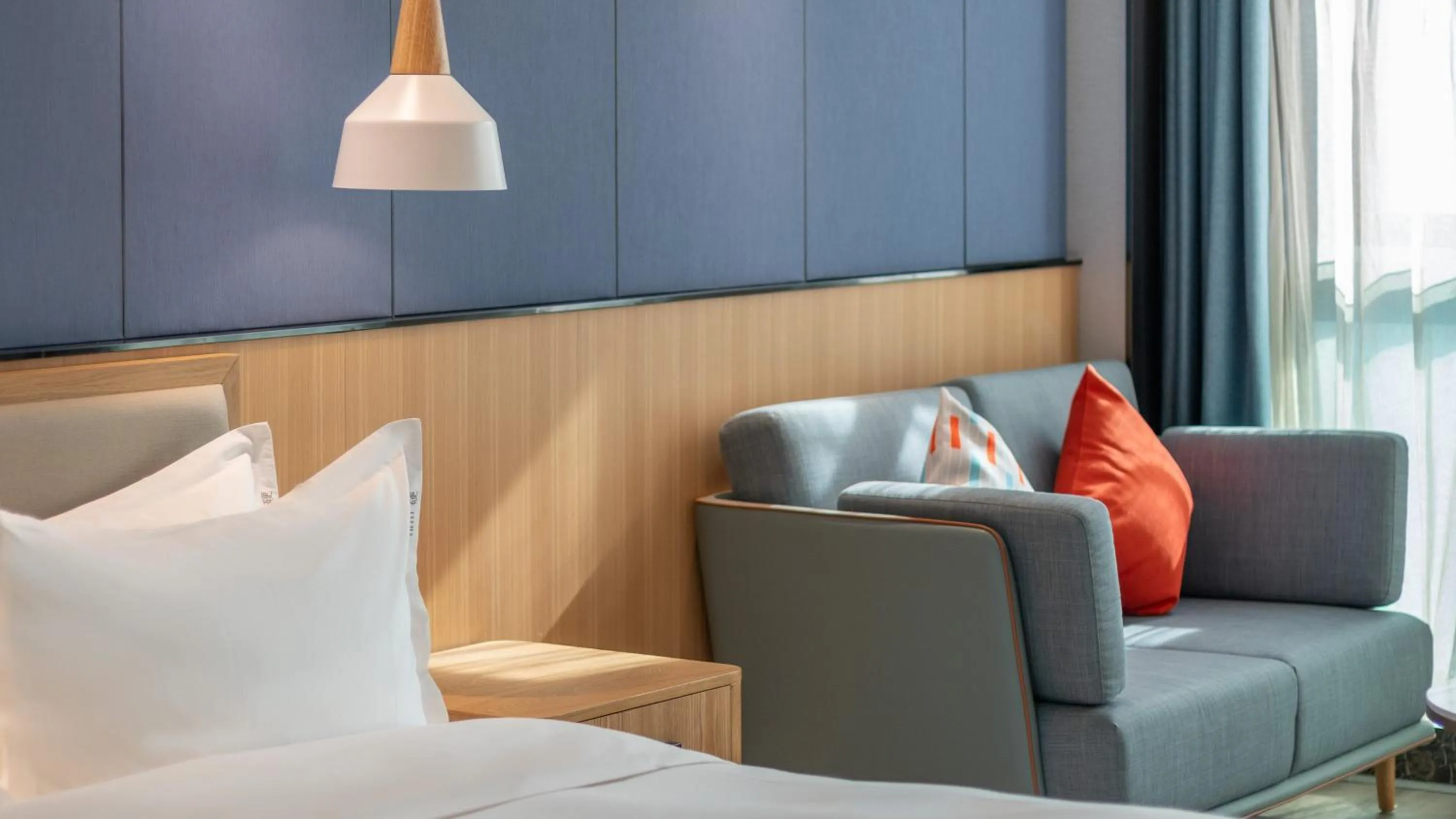 Photo of the whole room in Holiday Inn Express Huangshi Cihu Lake by IHG