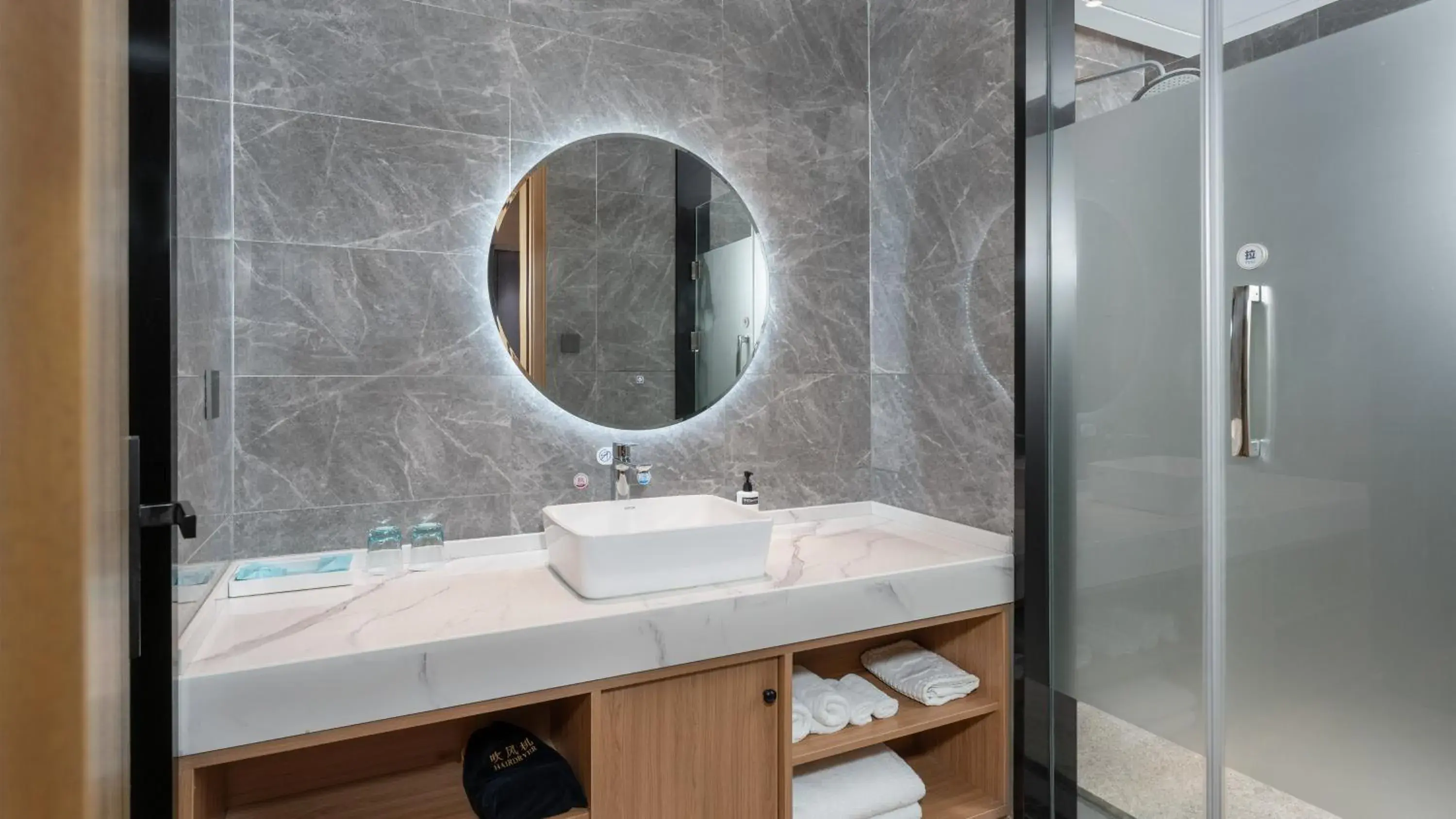 Standard King Room in Holiday Inn Express Huangshi Cihu Lake by IHG Standard King Room in Holiday Inn Express Huangshi Cihu Lake by IHG