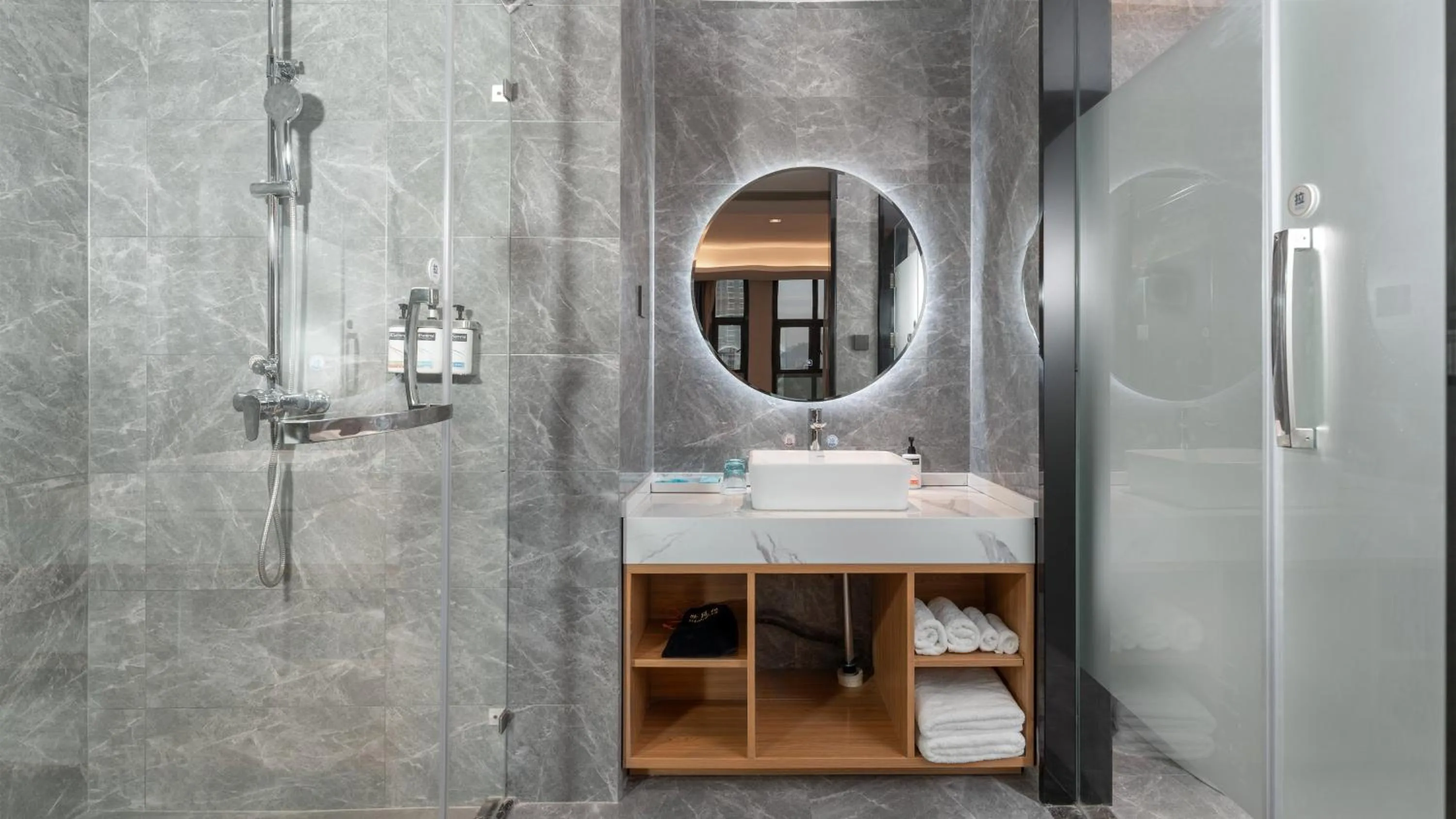 Bathroom in Holiday Inn Express Huangshi Cihu Lake by IHG