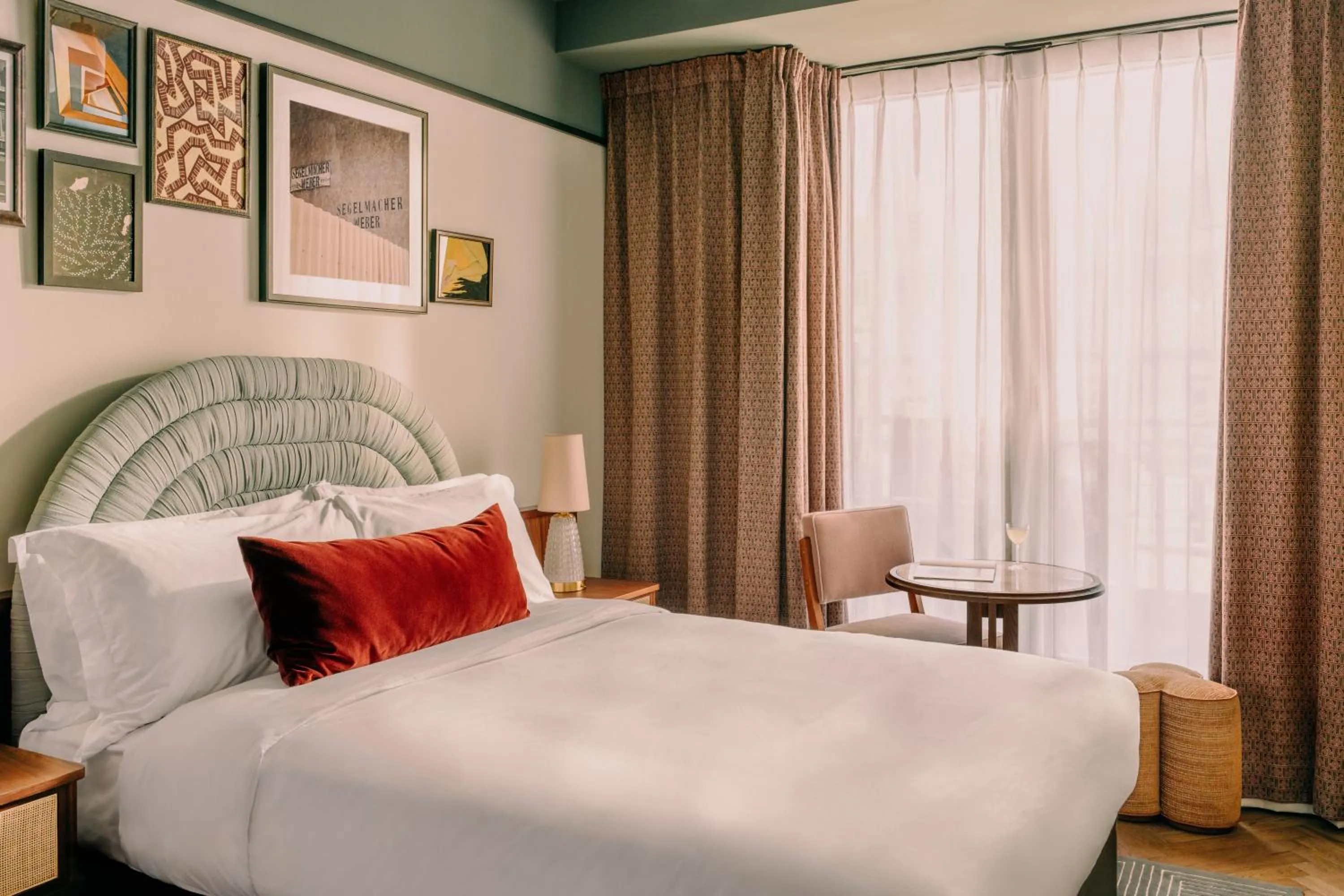 Photo of the whole room, Bed in The Hoxton Vienna