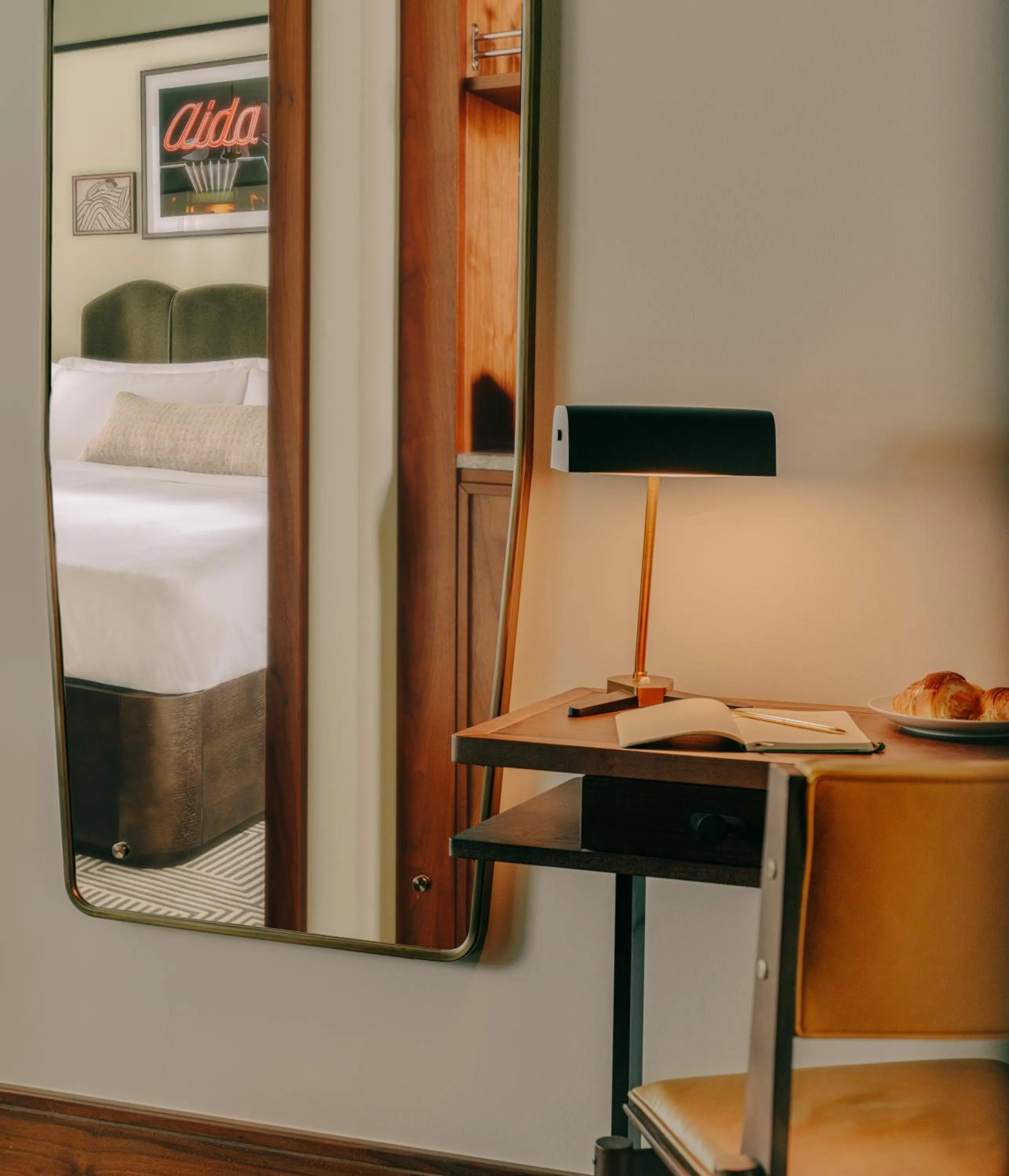 Photo of the whole room, Bed in The Hoxton Vienna