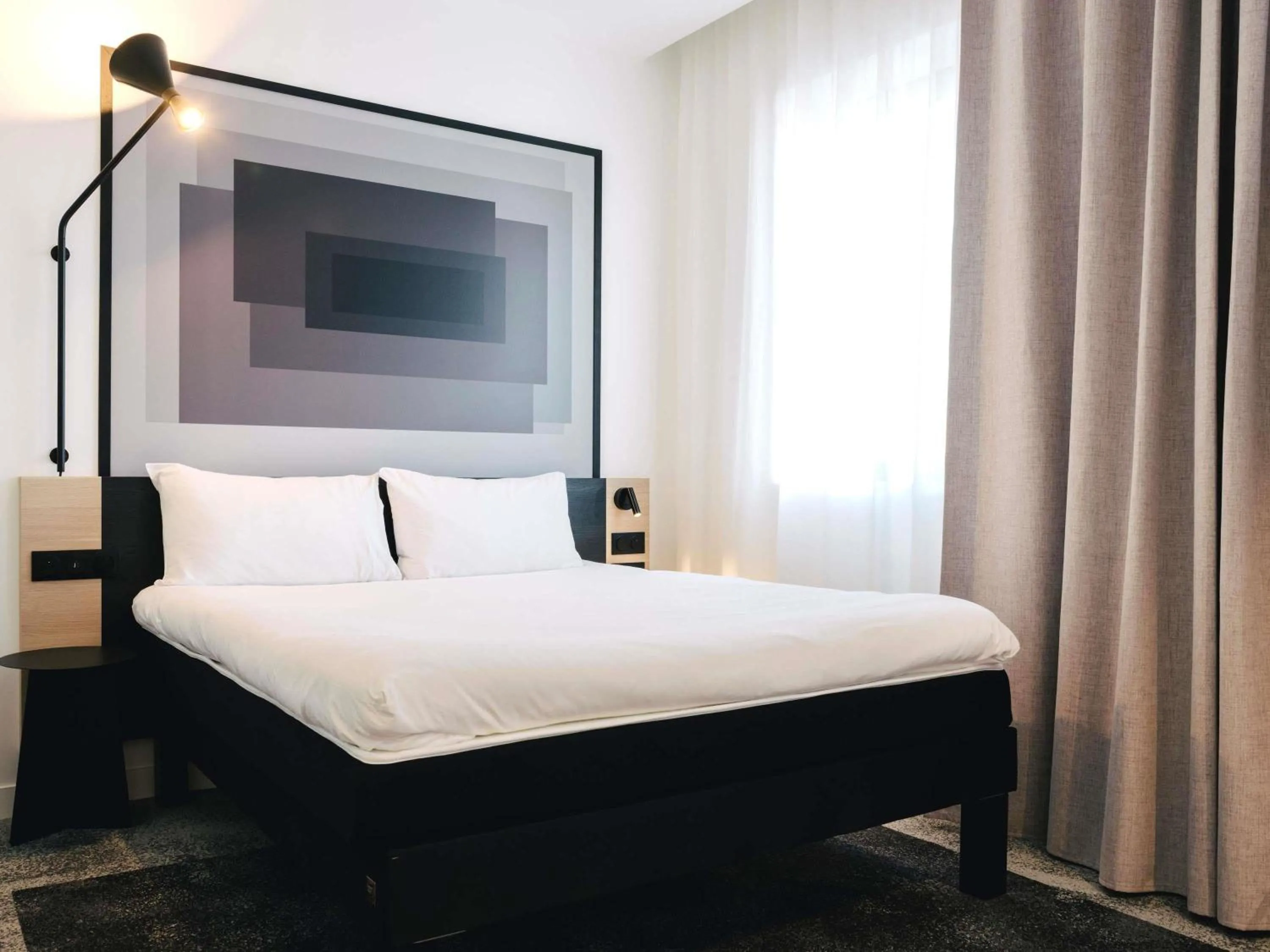 Bedroom, Bed in ibis Rouen Centre Rive Droite Pasteur