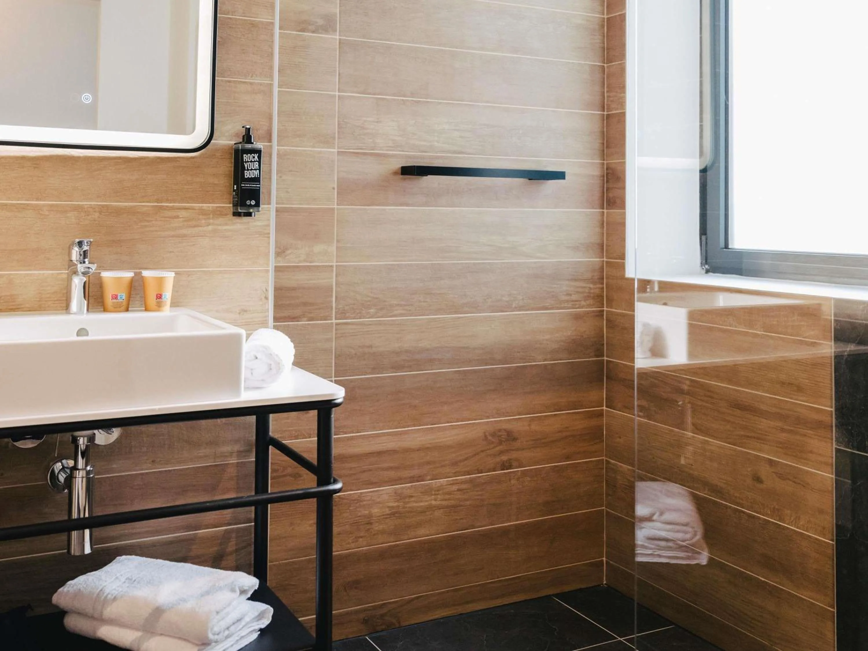 Bedroom in ibis Rouen Centre Rive Droite Pasteur