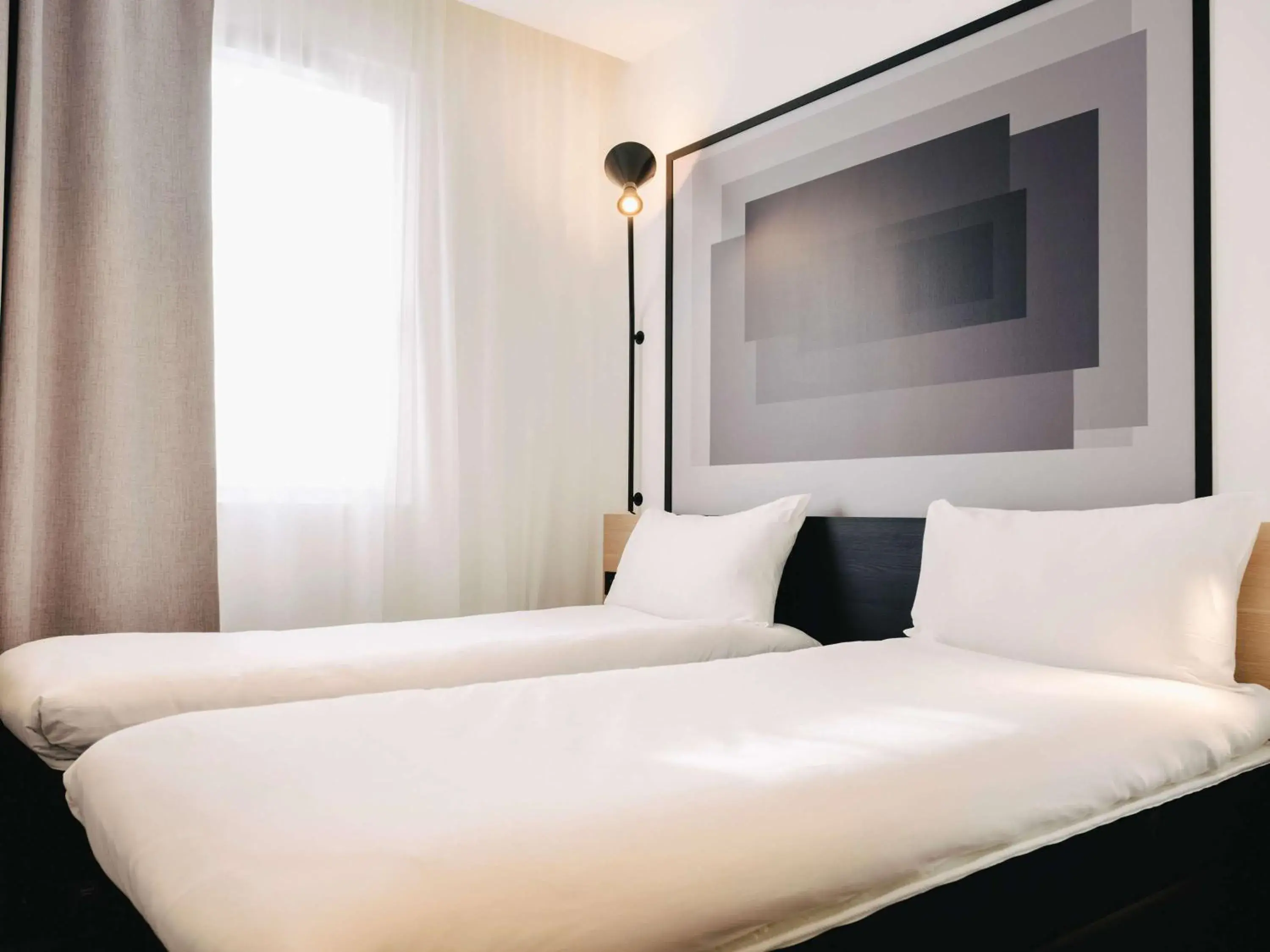 Bedroom, Bed in ibis Rouen Centre Rive Droite Pasteur Bedroom, Bed in ibis Rouen Centre Rive Droite Pasteur