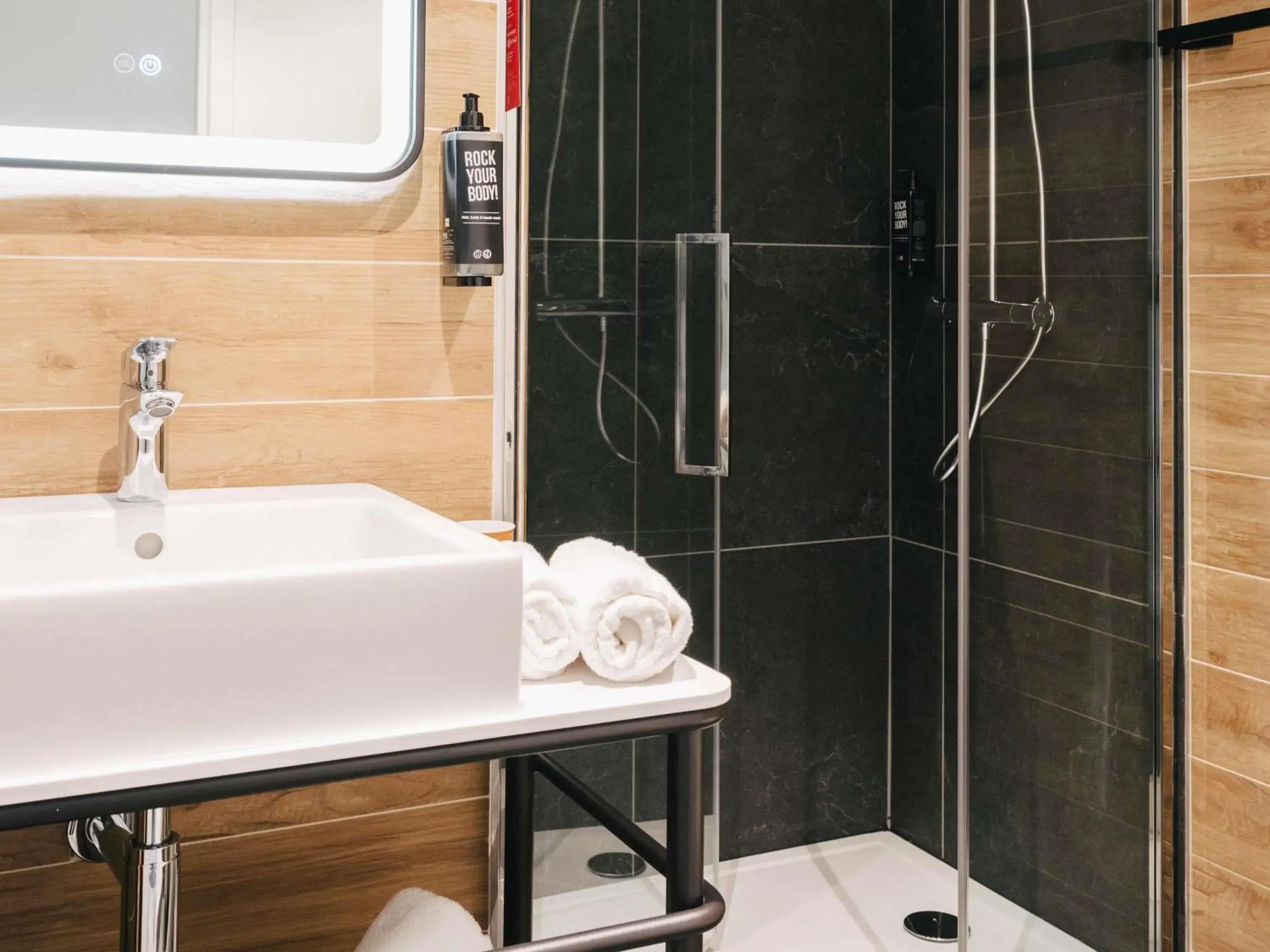 Standard Twin Room in ibis Rouen Centre Rive Droite Pasteur Standard Twin Room in ibis Rouen Centre Rive Droite Pasteur