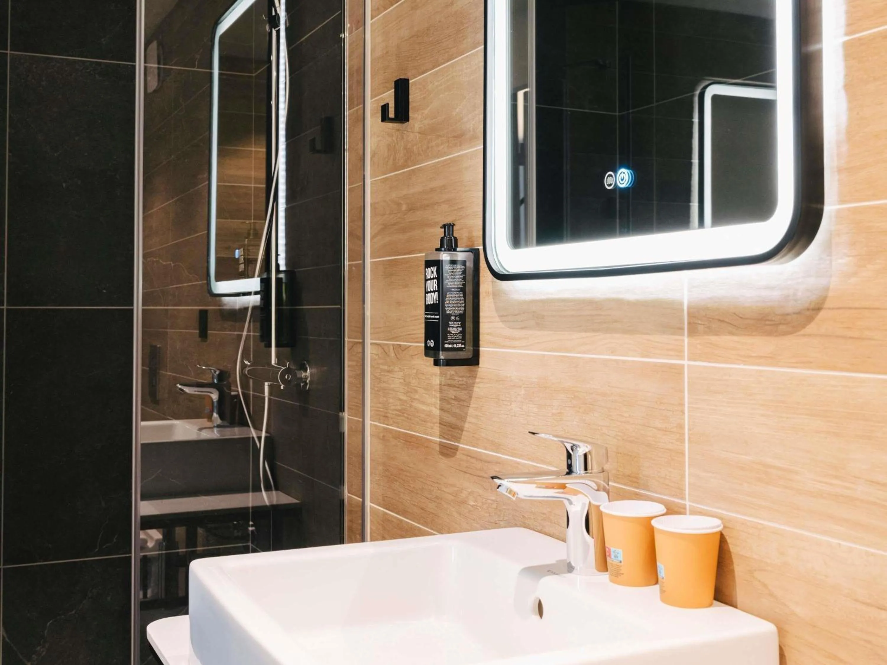 Bedroom in ibis Rouen Centre Rive Droite Pasteur