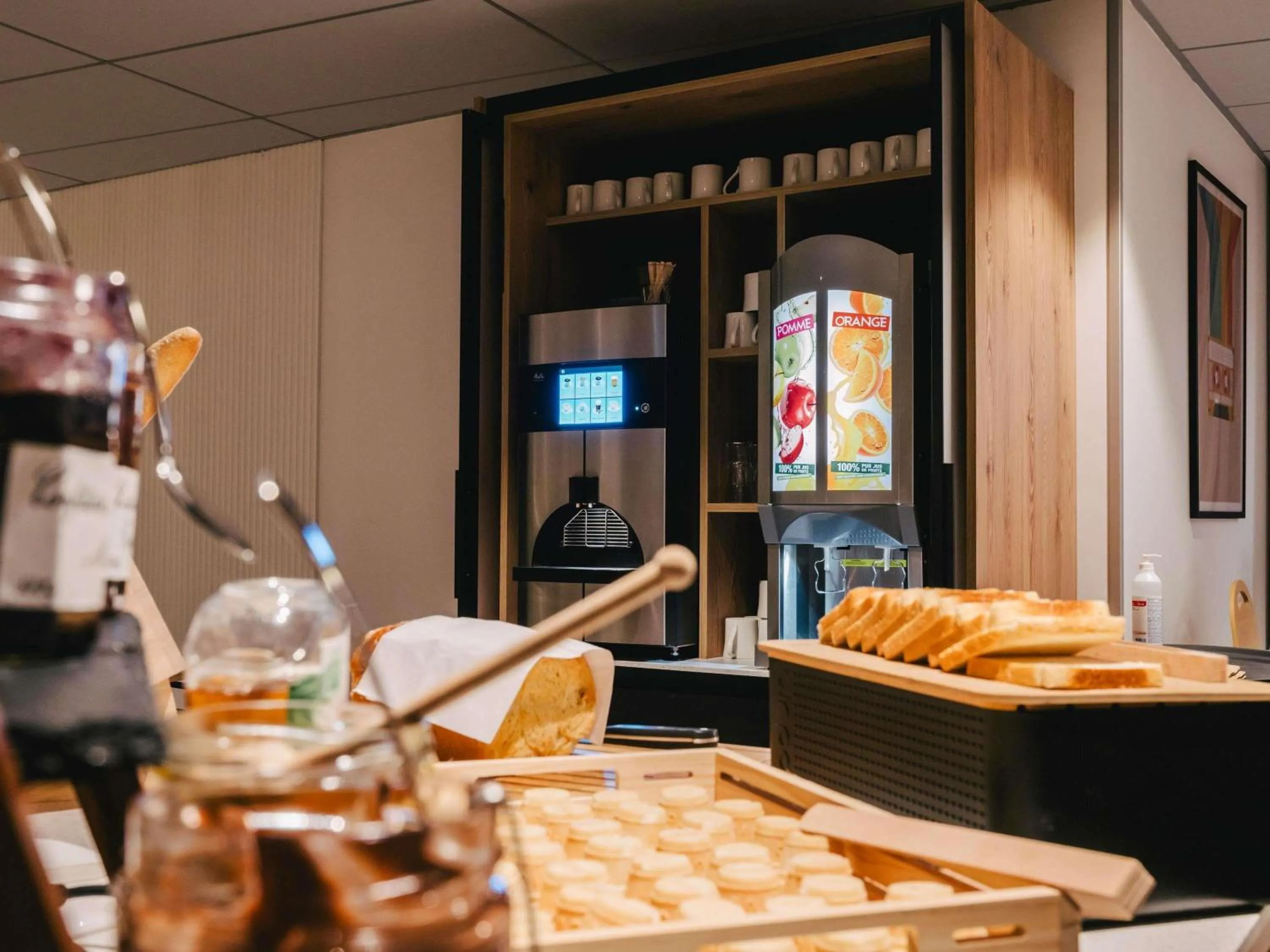 Breakfast in ibis Rouen Centre Rive Droite Pasteur