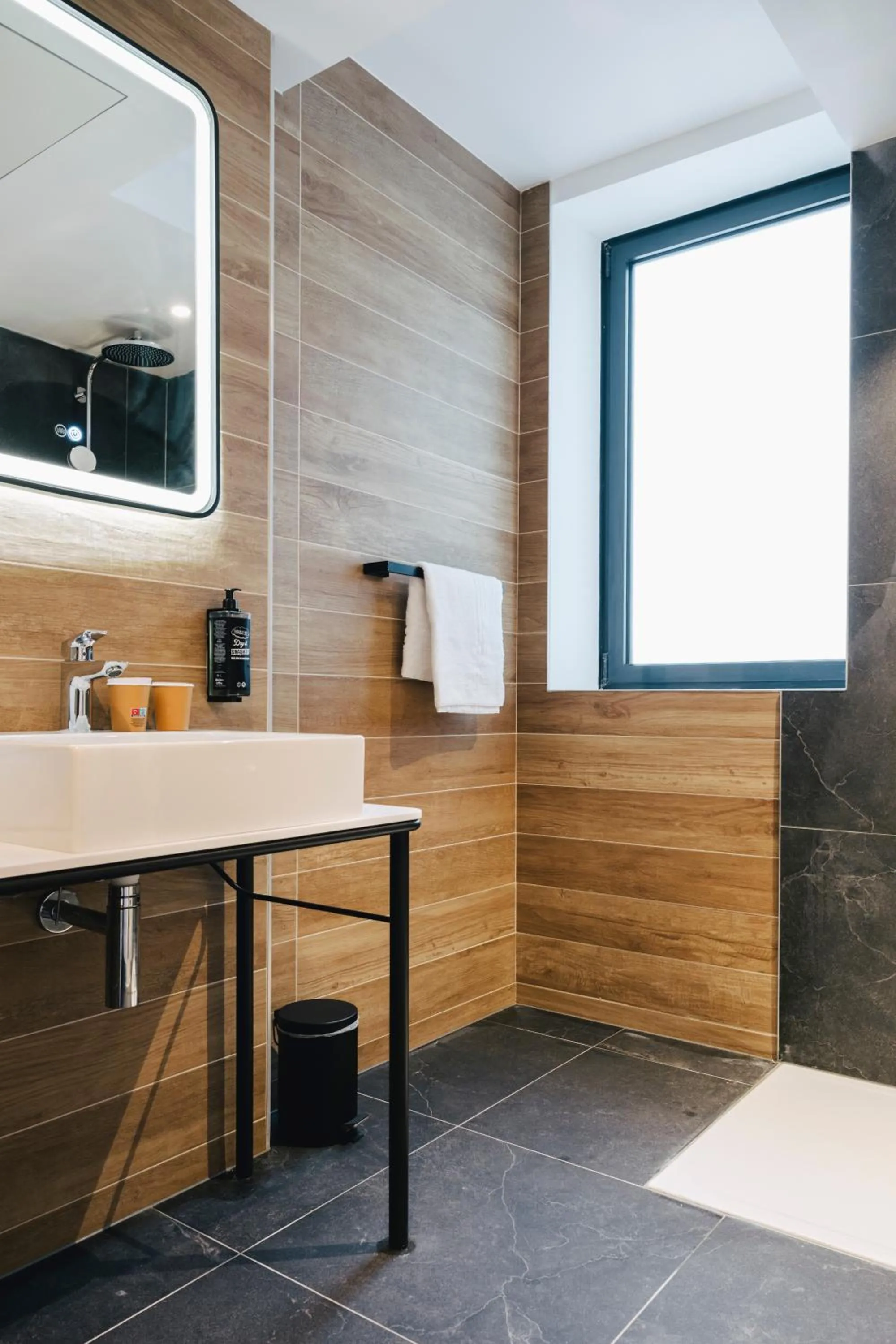 Bathroom, Bed in ibis Rouen Centre Rive Droite Pasteur