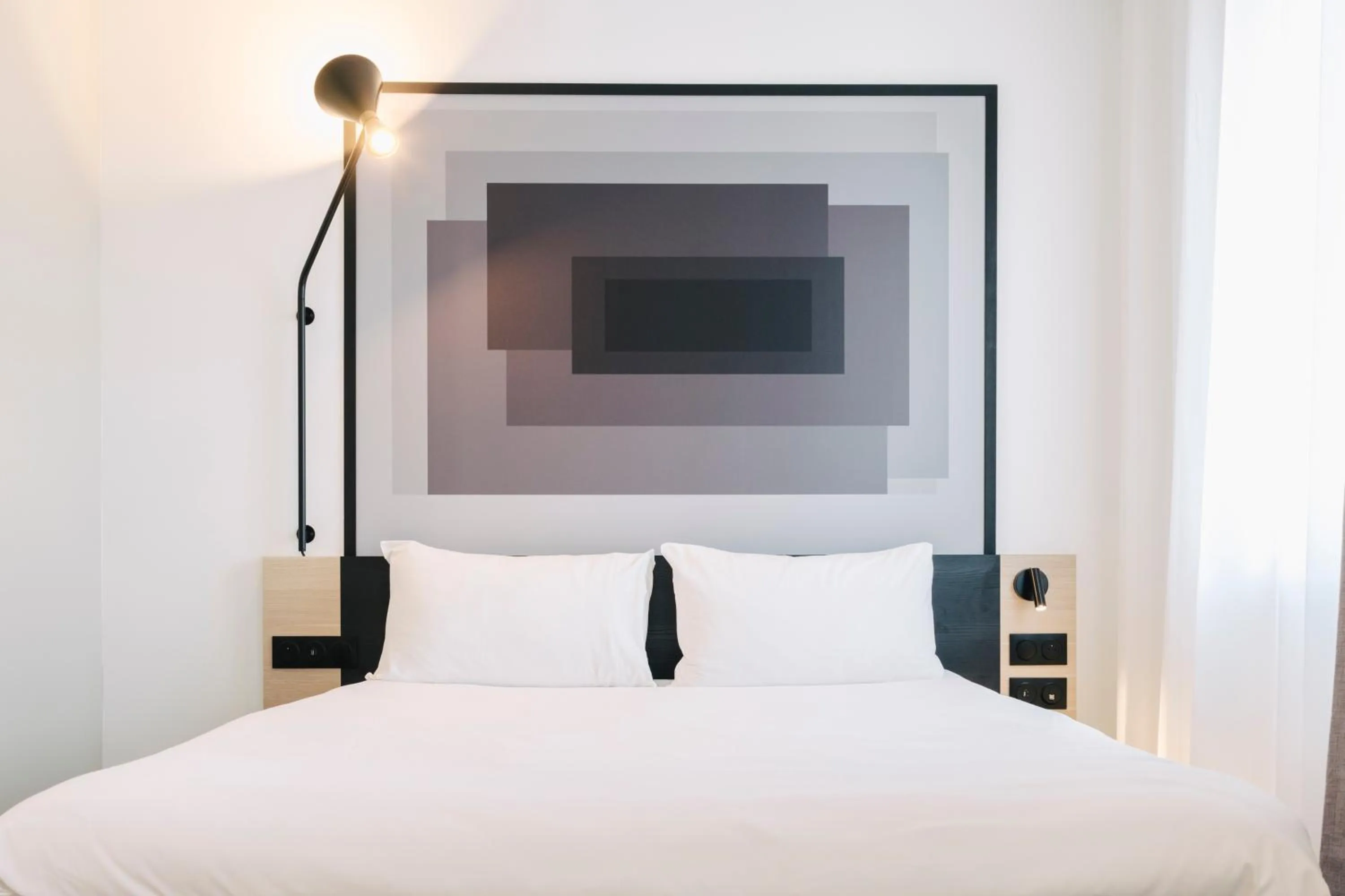 Bedroom, Bed in ibis Rouen Centre Rive Droite Pasteur