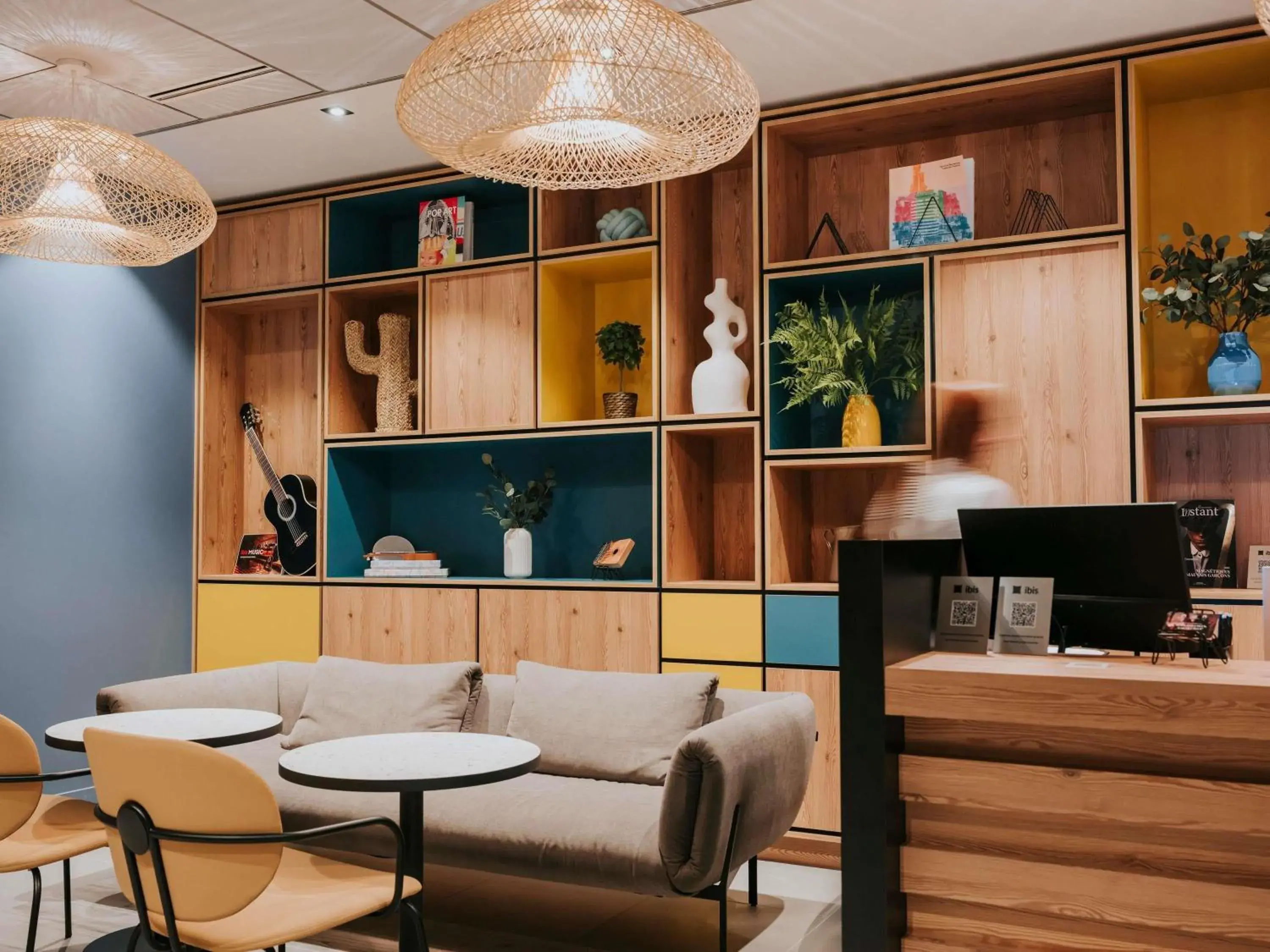 Lounge or bar in ibis Rouen Centre Rive Droite Pasteur Lounge or bar in ibis Rouen Centre Rive Droite Pasteur