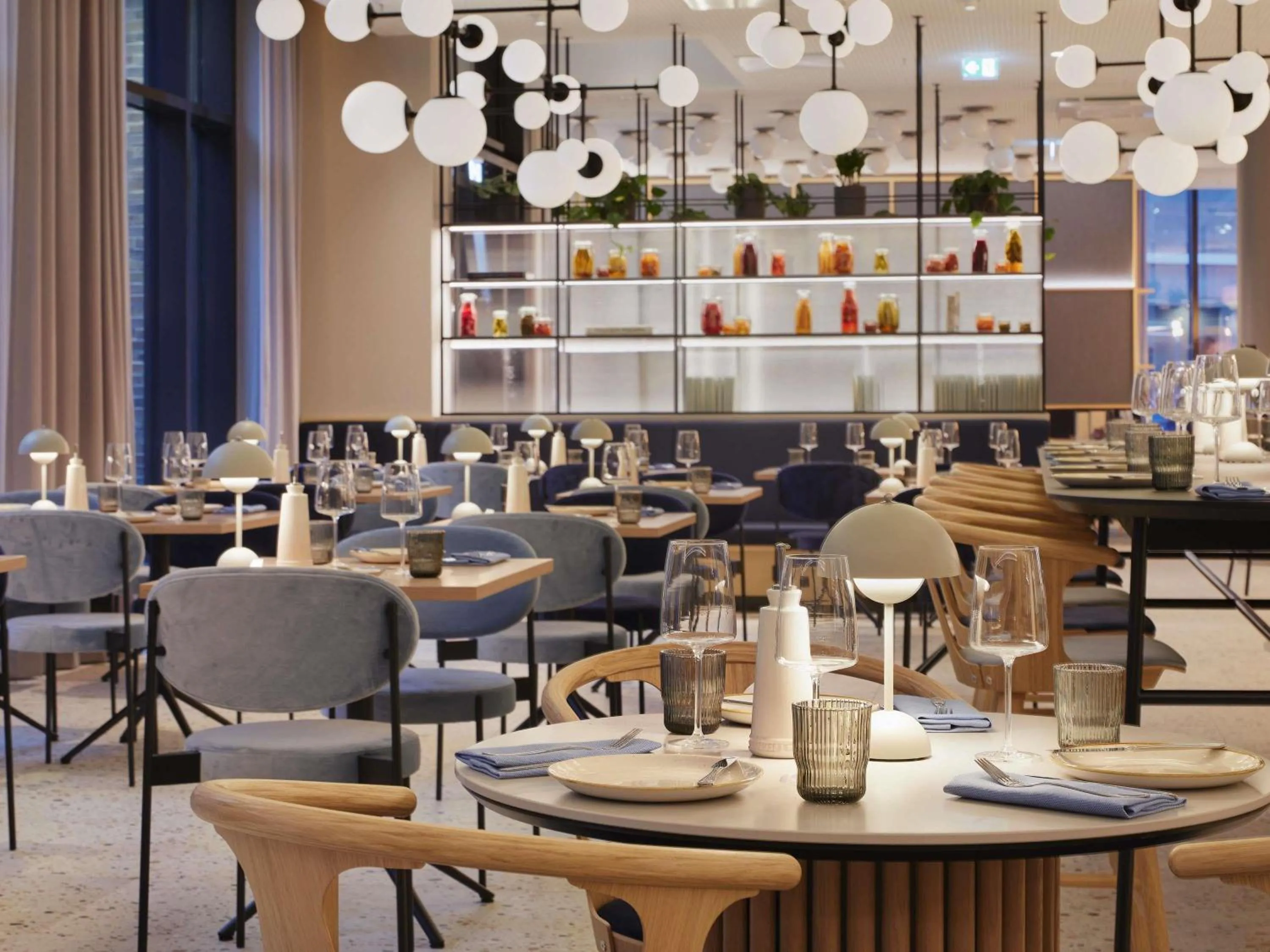 Restaurant/places to eat in Novotel Hamburg Central Station