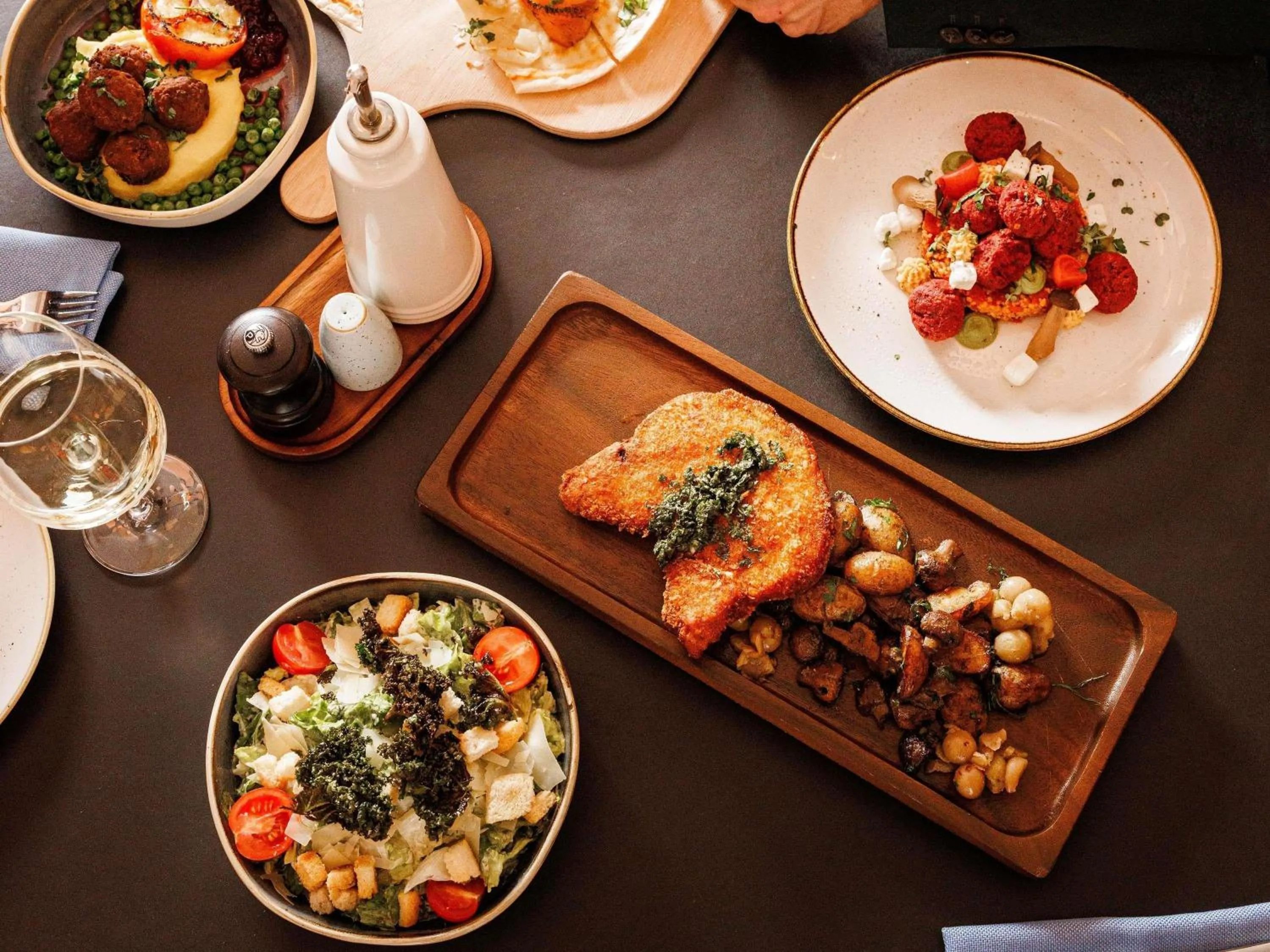 Restaurant/places to eat in Novotel Hamburg Central Station