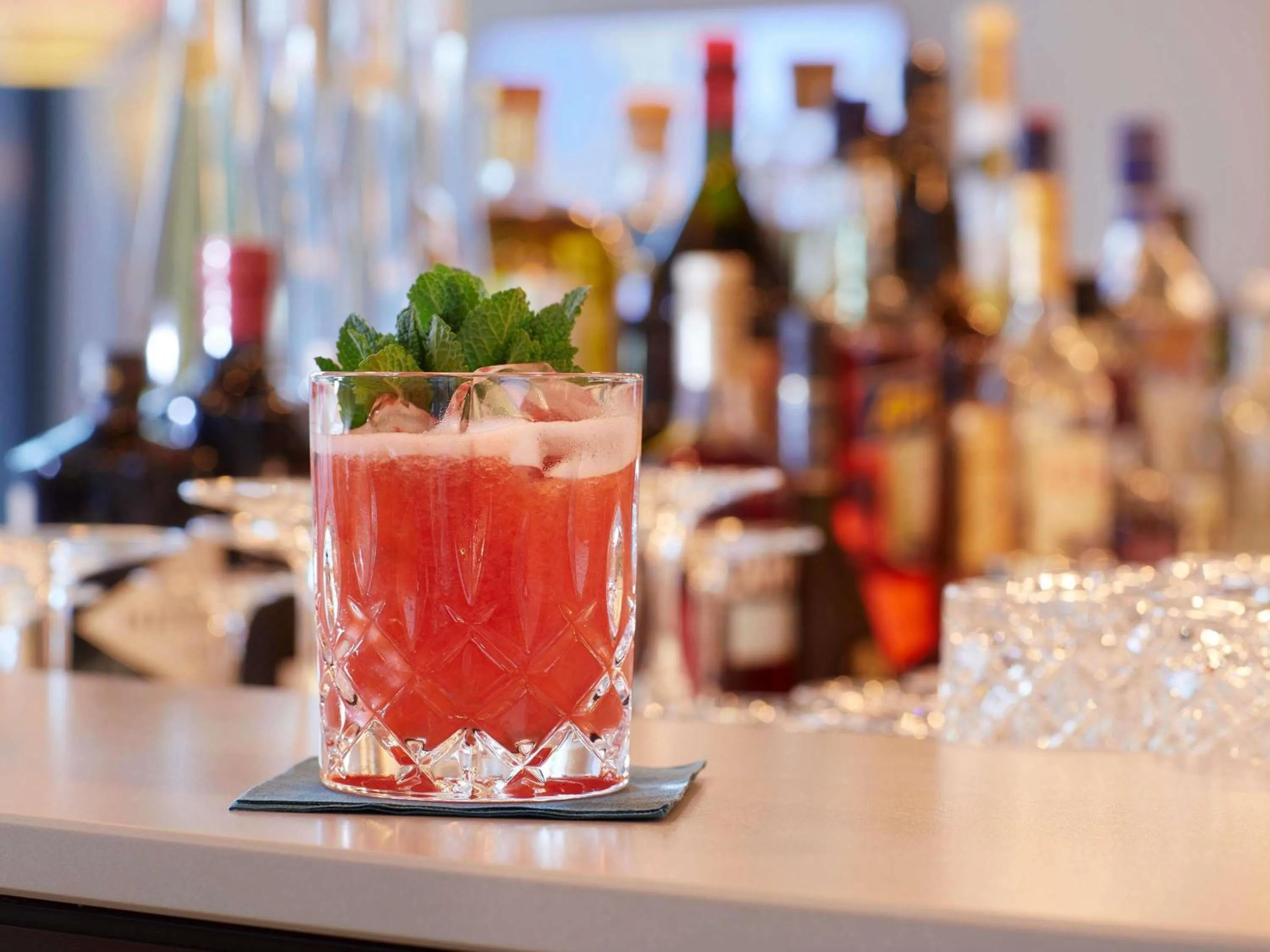 Lounge or bar in Novotel Hamburg Central Station