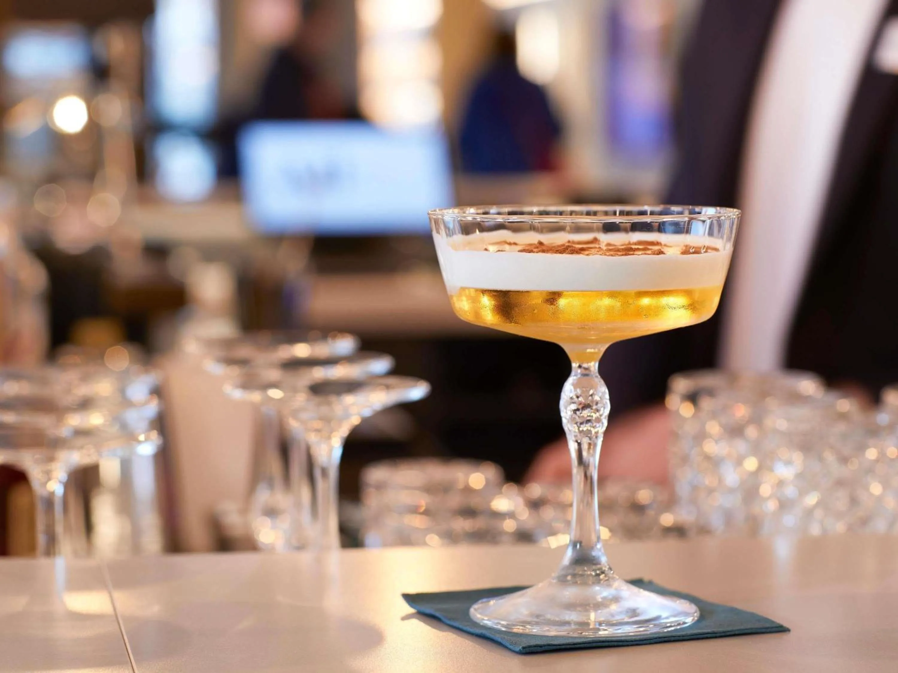 Lounge or bar in Novotel Hamburg Central Station