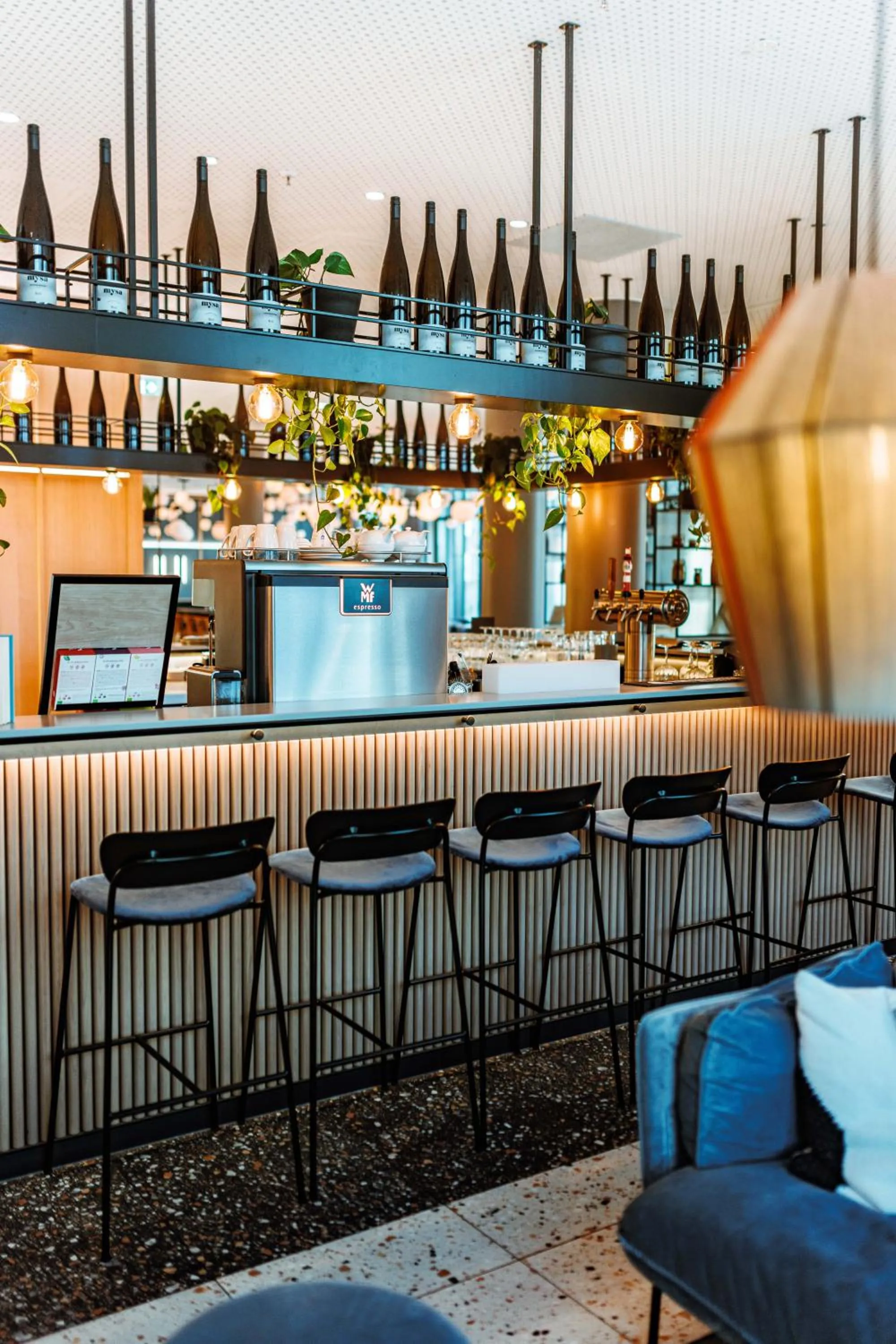 Restaurant/places to eat in Novotel Hamburg Central Station