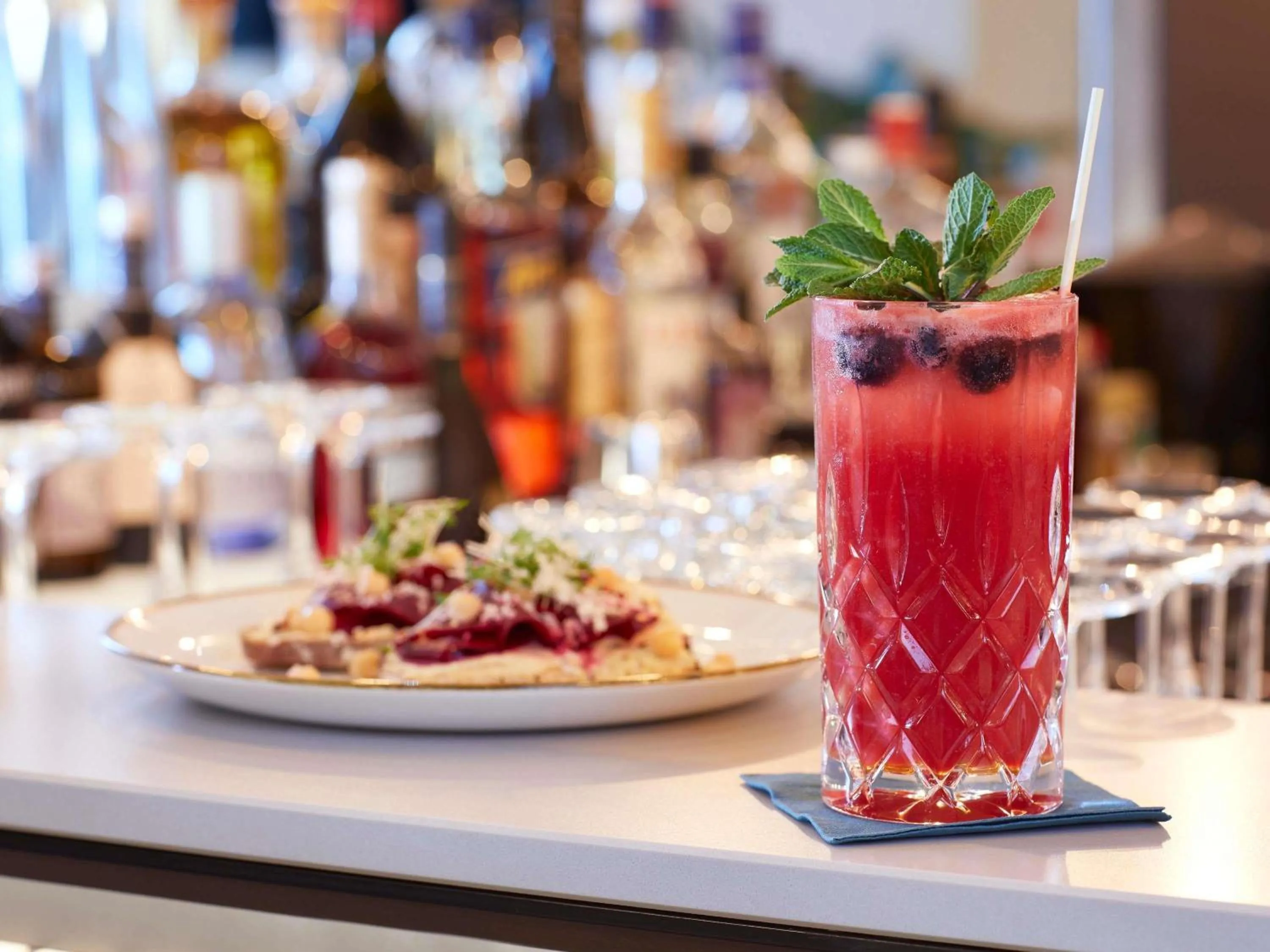 Lounge or bar in Novotel Hamburg Central Station