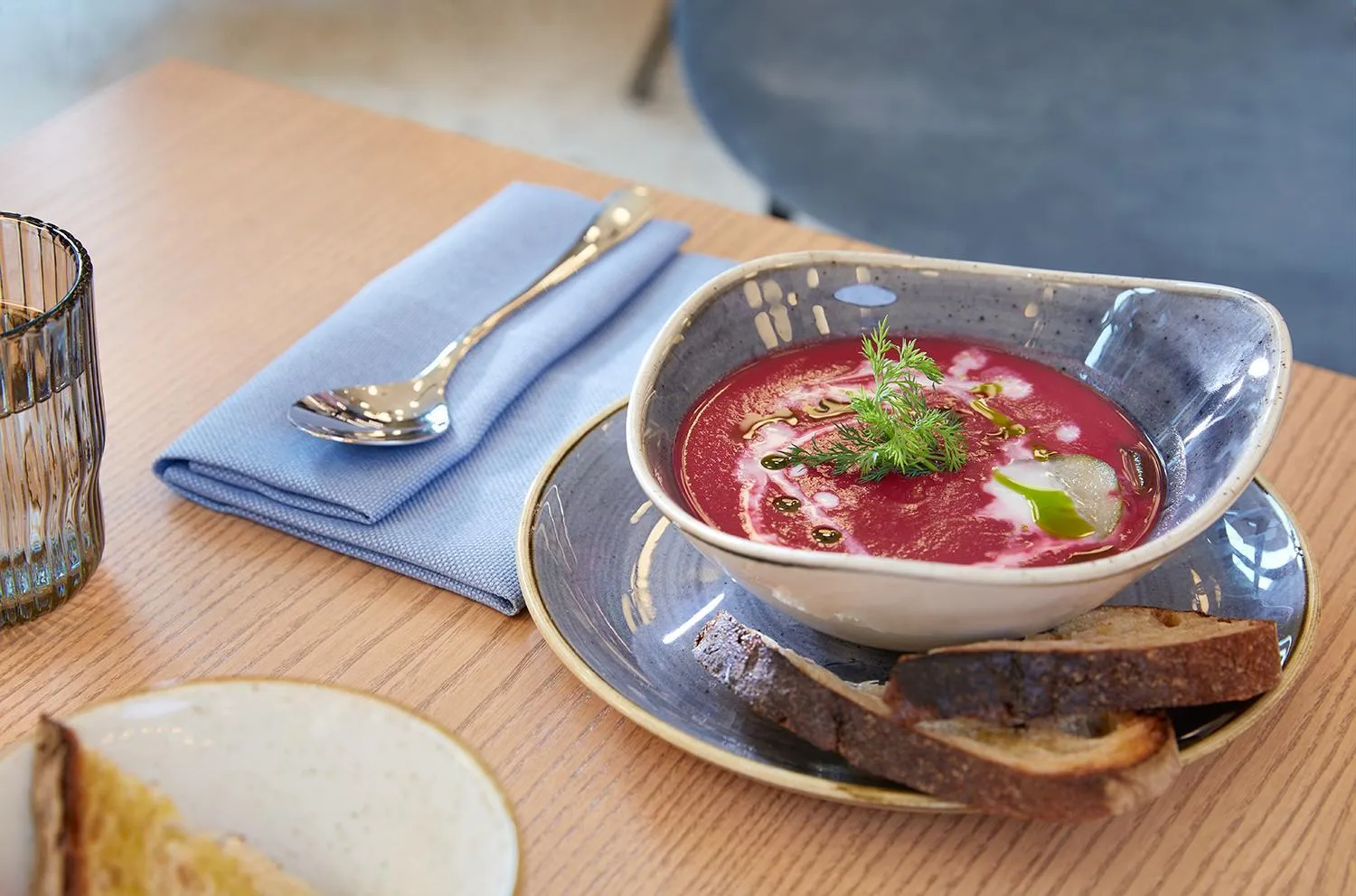 Restaurant/places to eat in Novotel Hamburg Central Station