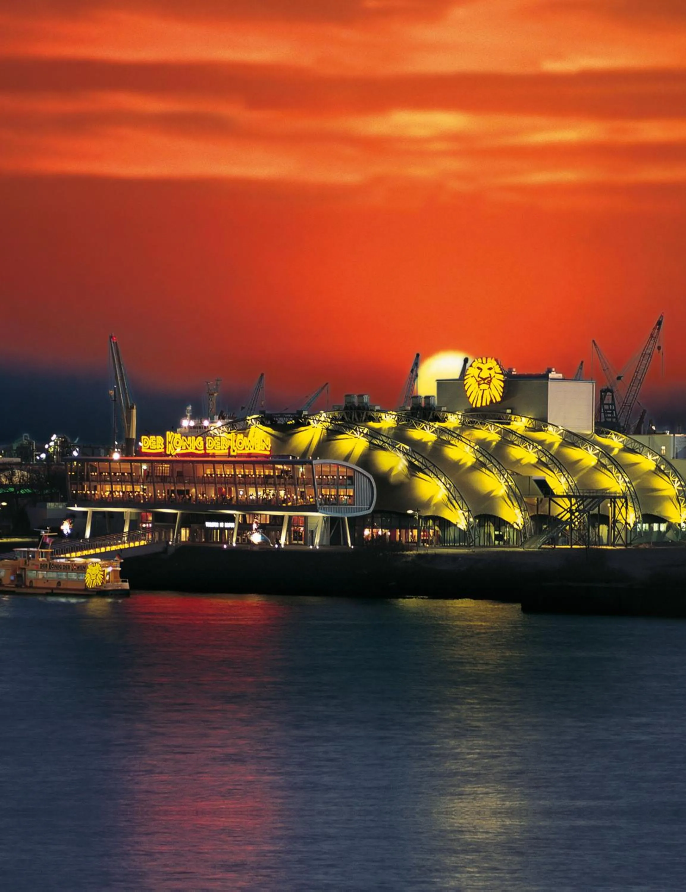 Staff in Novotel Hamburg Central Station