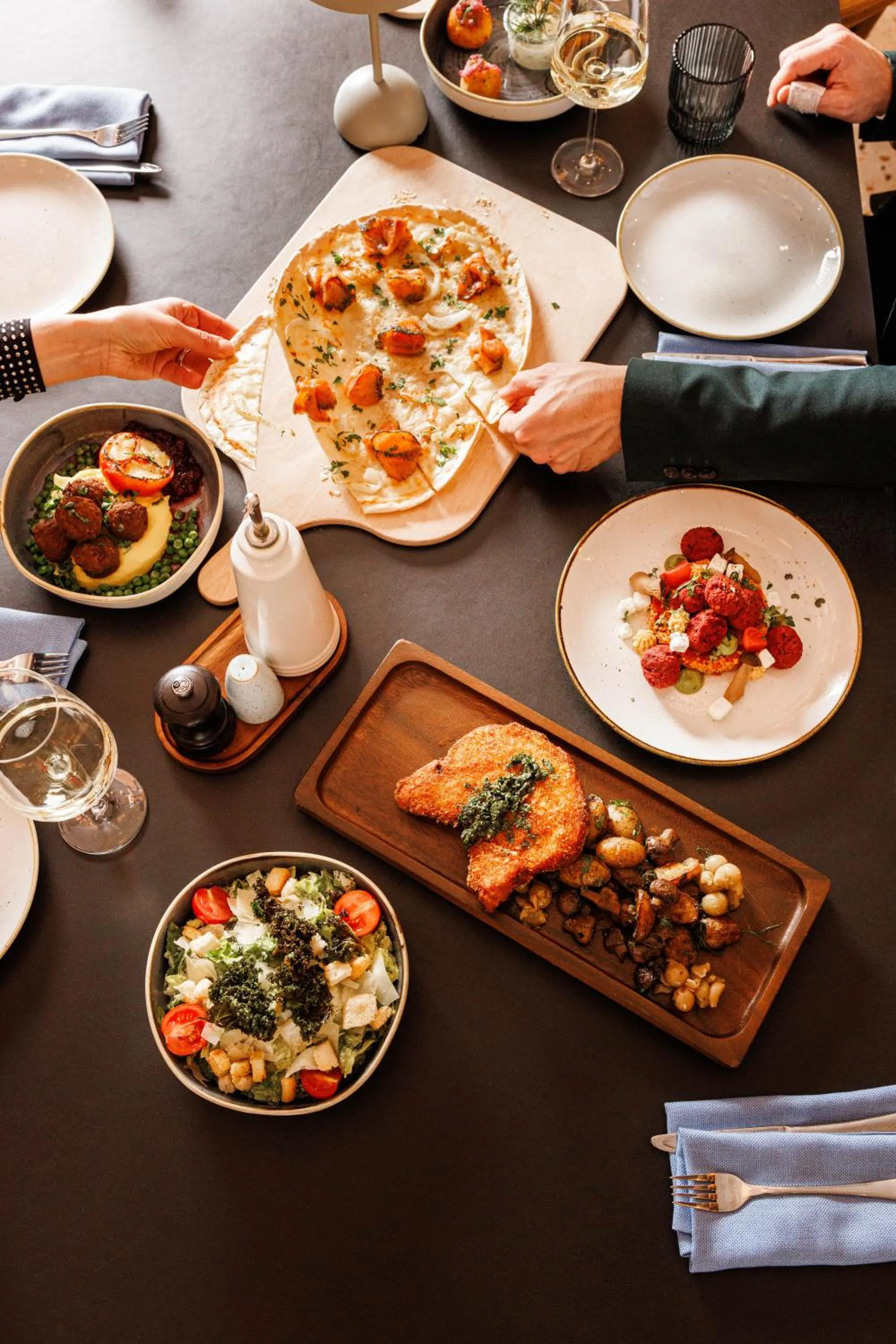 Restaurant/places to eat in Novotel Hamburg Central Station