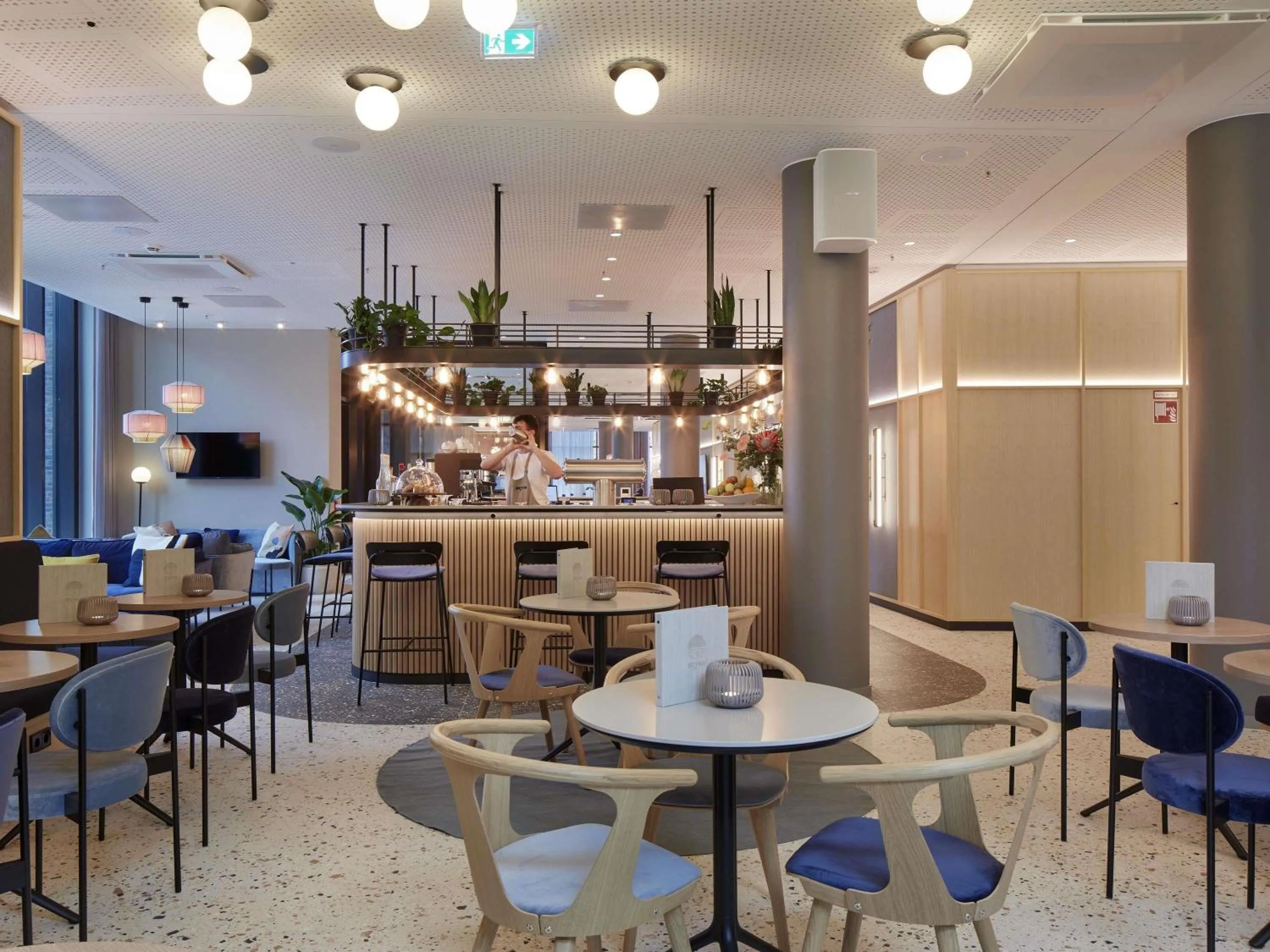 Restaurant/places to eat in Novotel Hamburg Central Station