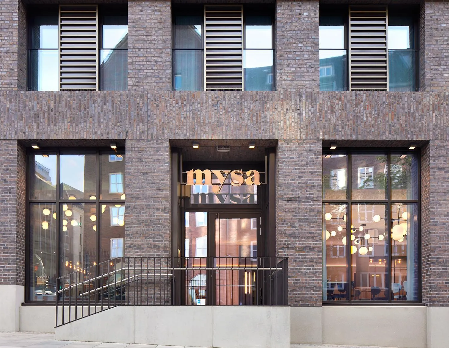 Restaurant/places to eat in Novotel Hamburg Central Station