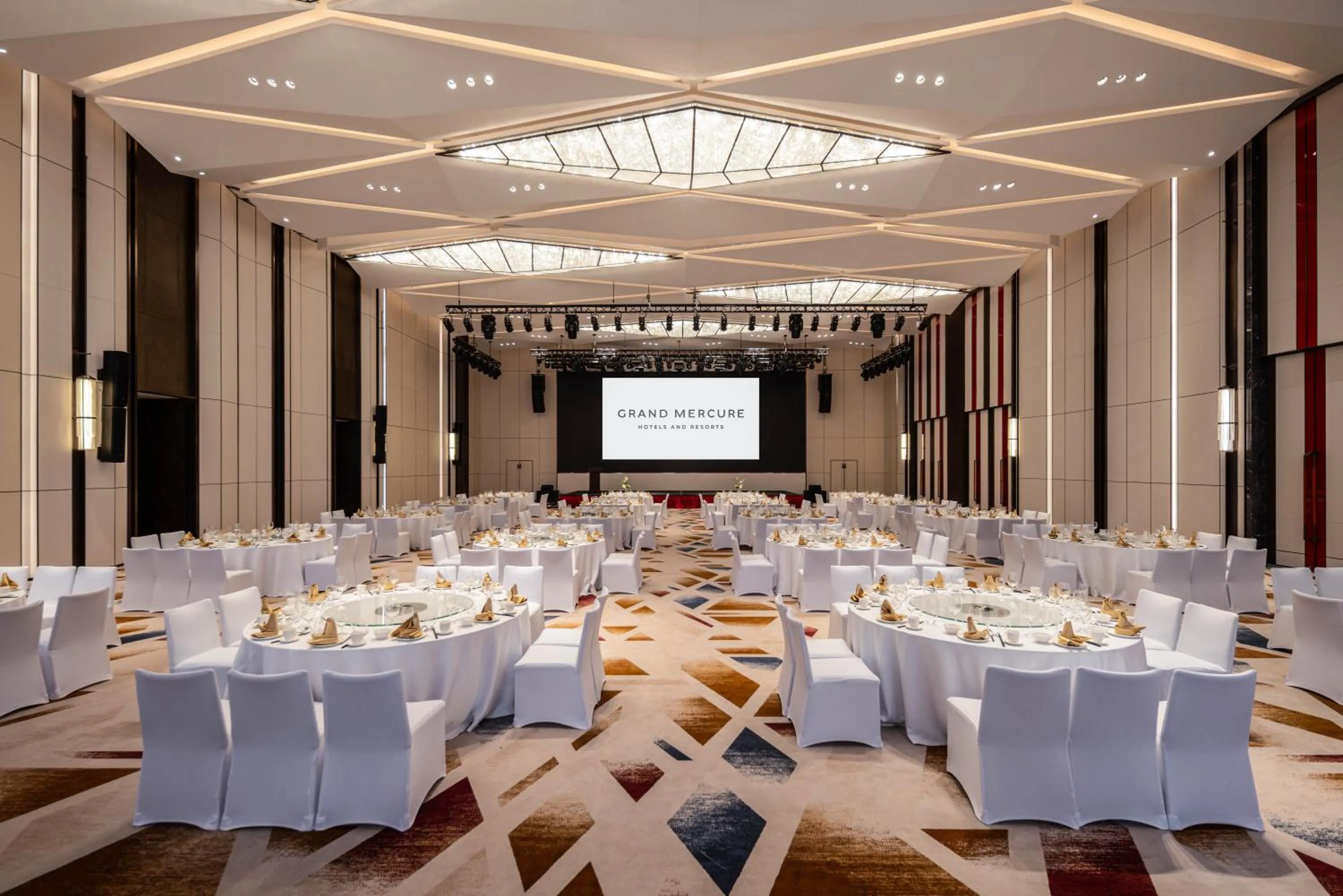 Banquet/Function facilities in Grand Mercure Yichang Waitan